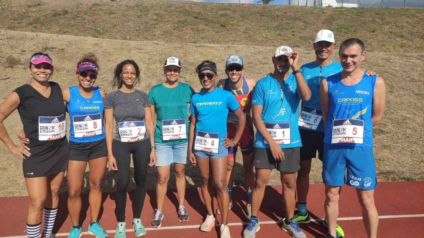 Le Run 2 k challenge avec 9 coureurs qui se sont testés. Parmi eux des traileurs expérimentés comme Christopher CAMACHETY 11e du Grand Raid l’an dernier ou Hortense BEGUE récemment 2e du trail du Moudang.
Également, une initiation à la marche Nordique avec nos coachs Brigitte et Jean-Claude avec une quinzaine d’adultes venant essayer cette pratique de sport santé.