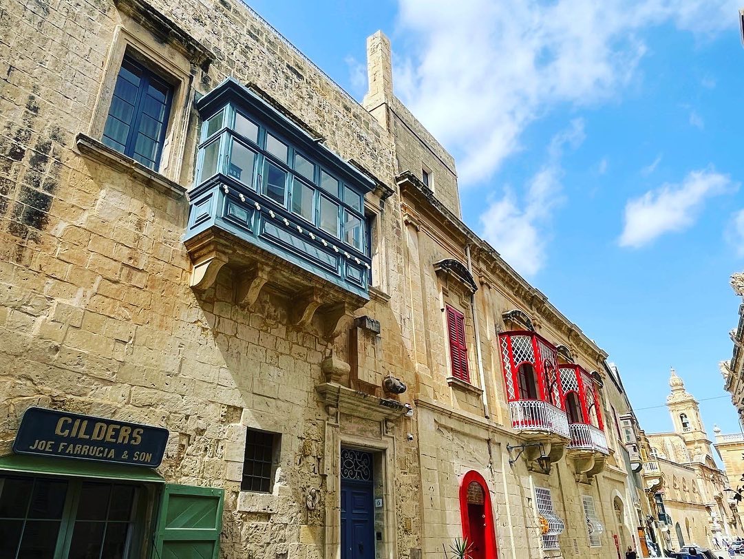 A splash of colour with the Maltese balconies in Medina.
#malta #maltesebalcony #worldheritage #color #streetcolor #citylife #architecture #buildings