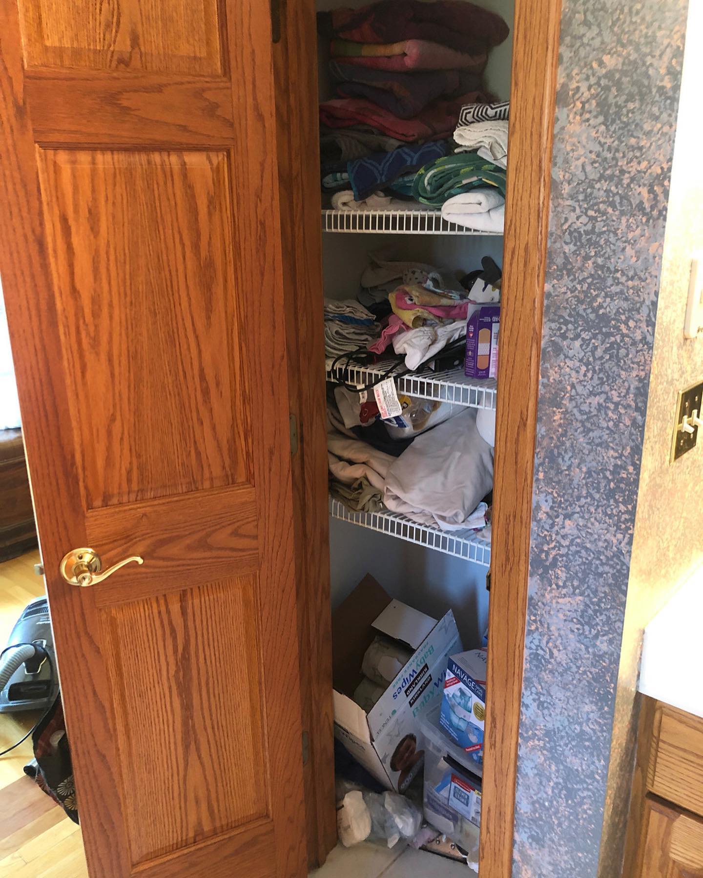 Before ➡️ After | How to make your morning routine go 90% faster? Let me organize your bathroom drawers and cabinets! We were able to work with the existing awkward shelving by inserting a small cabinet the client already owned. We corralled and consolidated every piece from their drawers and under the sink to give everything a home. Now, they know they won’t need floss for a while 😉 and exactly where to go for bandaids, feminine care, or essential oils. Let me streamline your space to get the most out of your days! 💖
.
.
.
#organized #organization #homeorganization #professionalorganizing #professionalorganization #homeorganizer #organizedhome #organizedlife #organizeyourlife #declutter #clearspaceclearmind #innerpeace #mornings #routines #morningroutines #staycalm #bathroomorganizing #bathroomorganization #bathroomorganizer