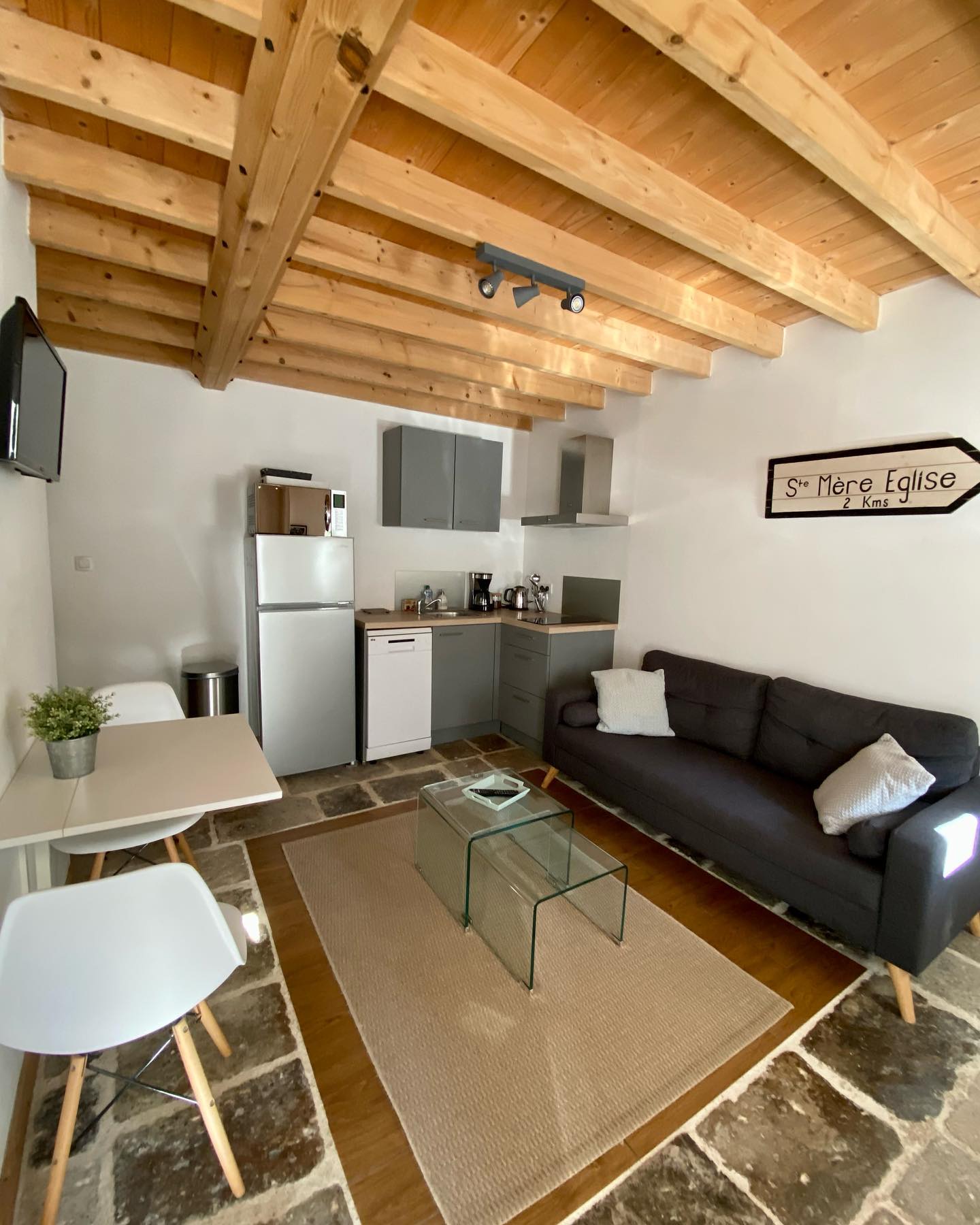 Gîte Overlord pour 2 personnes #weekendamoureux❤️
#cotentinunique#manchetourisme#plagederêve#fermederiou#repos#detenteabsolue