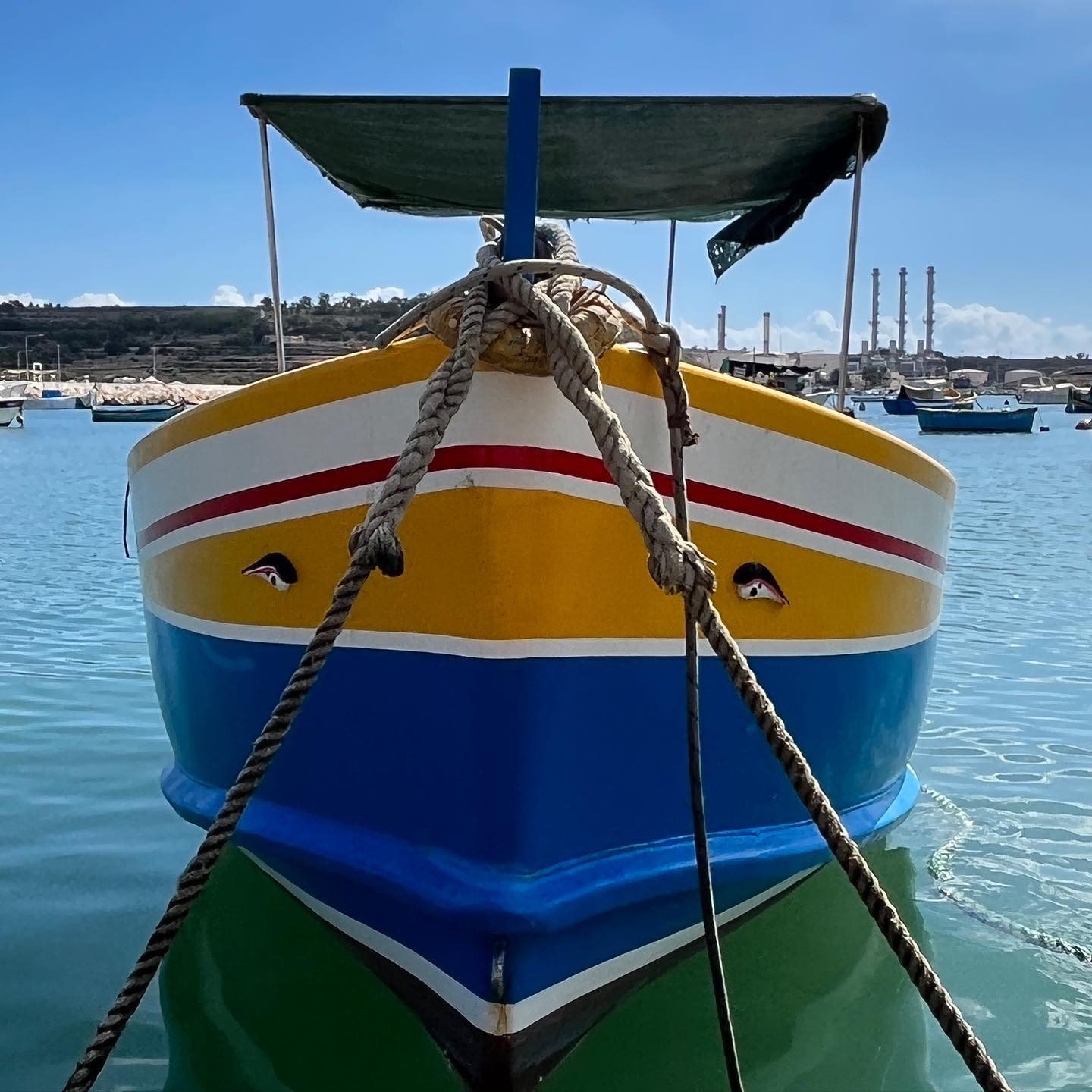 Bright colors on a bright day at the Malta seaside. 🛶
#malta #marsaxlokk #seaside #boats #summer #fishing #bluesky