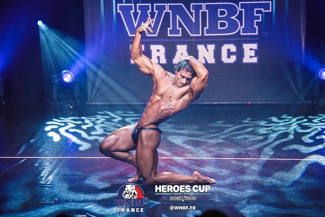 ✨ARTE✨
Reposted • @samuelhartman THE NEW GOLDEN ERA BEGINS
J'ai pour ambition de ramener cette esthétique autant physiquement que vestimentairement, autant dans l'âme que dans le posing. Recrée ce mouvement, une nouvelle génération inspiré d'une ancienne.
La création de notre compte @retromuscle1000 va y joué un rôle important.
@wnbfofficial @natty_news_daily @milossarcev @ruff_diesel @kylianortegaperez
#wnbfportugal #wnbf #culturismo #bodybuilding #naturalbodybuilding #antidoping #portugal #almada #almadaportugal #portugalfit #portugalfitness #portugalphysique #estamosjuntos #atletanatural #eliteleague #wnbffrance #wnbfportugal🇵🇹 #posing #bodybuildingposing #pose