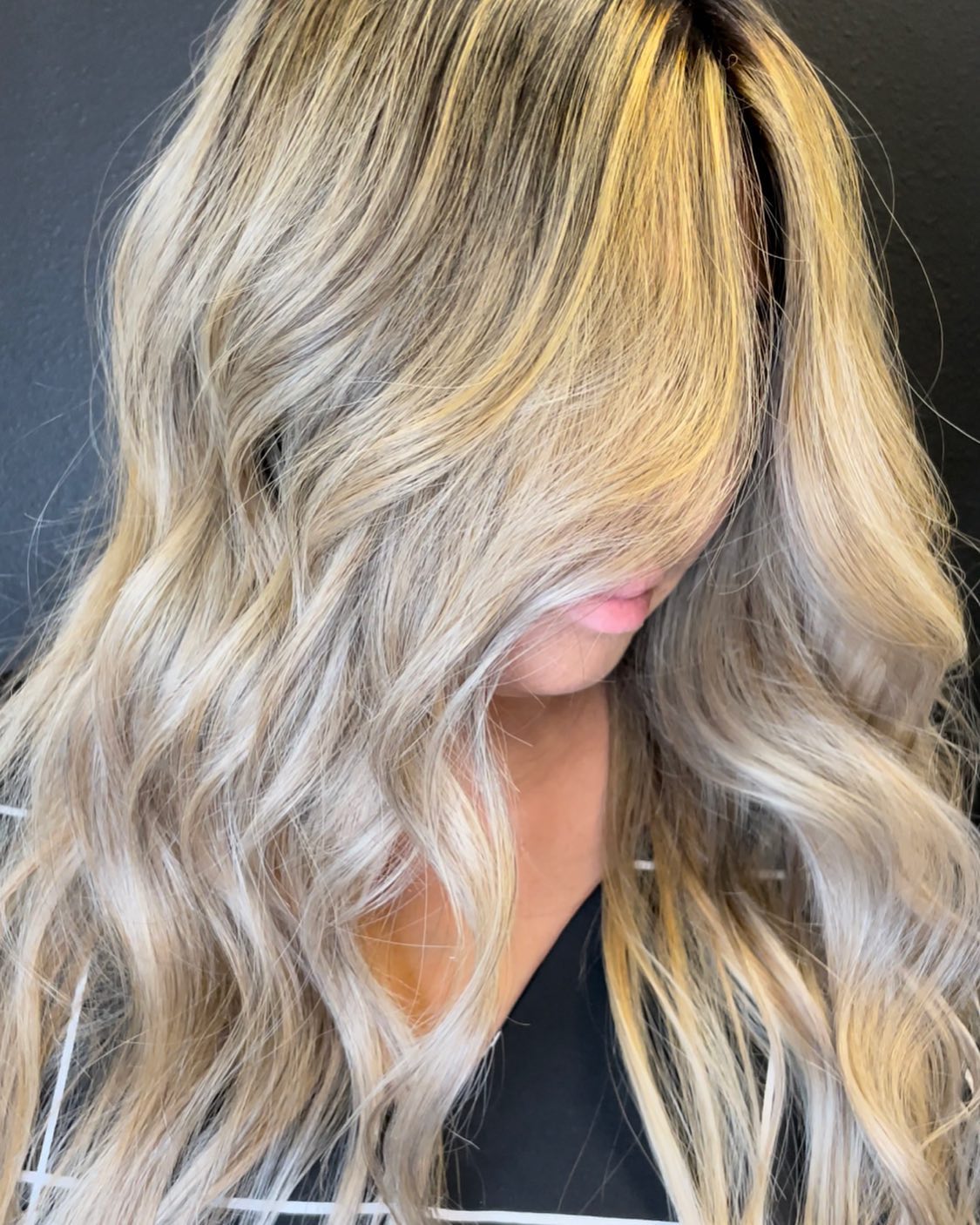 BALAYAGE ✨
This girls hair is gorgeous, its takes time to lift it from her dark natural level to get it this blonde, but its always so worth it.
#orlandobalayage
#orlandohairextensions
#orlandohairstylist #airtouchbalayage
#winterspringsfl #winterparkfl #lakemary #orlandonails #orlandolashtech #orlando #orlandofl #hairstylist
#beautytipsandtricks
#bossbabe #luxuryhair #livedinhair
#hairextensions