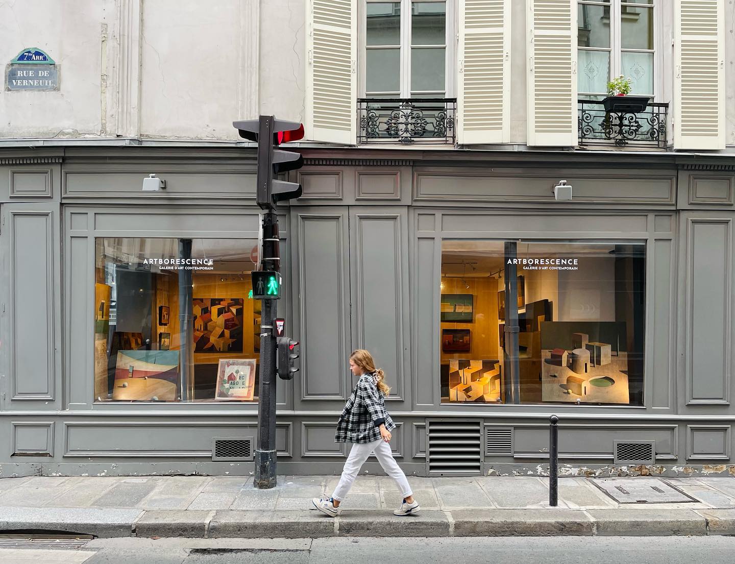 Découvrez le monde architectural de Ramon Enrich
Où couleurs et géométrie se rencontrent
Ramon ENRICH
Solo show
Du 15 septembre au 15 octobre 2022
En collaboration avec @galerie_artismagna
_____________________________
@carrerivegauche #galerieartismagna #ramonenrich #galerieartborescence #art #galerieart #artcontemporain #catalanpainter #spanishpainter #paris #carrérivegauche #contemporaryart #atelier #instaart #artadvisor #artgallery #ruedebeaune #huilesurtoile #artwork #exposition #expositionparis