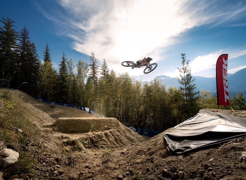 Woohoo! @ericevanleuven wins Dark Horse Invitational at her first visit!
This event is hosted by @casey__brown__ and is the premier womens global freeride event.
Erice is one of the most focussed, hardworking clients I work with, her goals are huge as are her skills and she is sending them big time!
Huge congratulations mate!!
📷@dylansiggers
#ericevanleuven #wallacetraining #endurancecoaching #personaltrainer #endorphinzfitnessclub #darkhorseinvitational