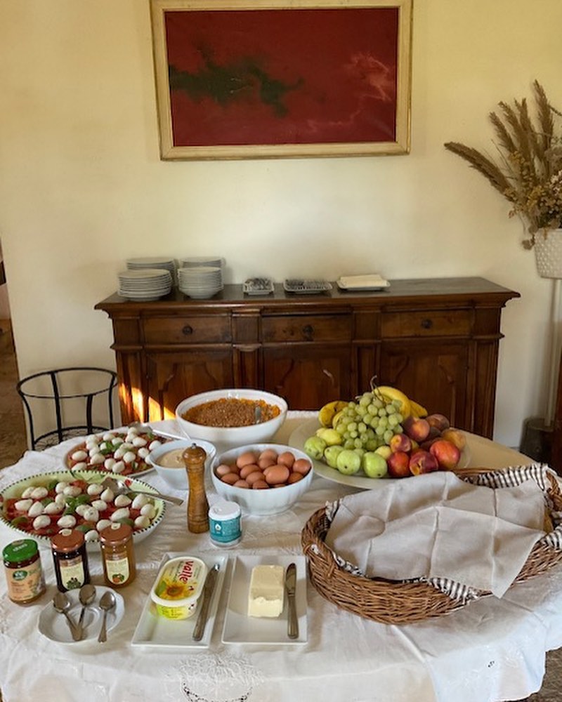 Food memories from Tuscany Retreat with @goodlordveda just over a week ago ๐๐๐๐๐๐๐๐๐๐๐๐Sun, fresh air, yoga and food = all we need. Mosquitos - we do not need them ๐๐