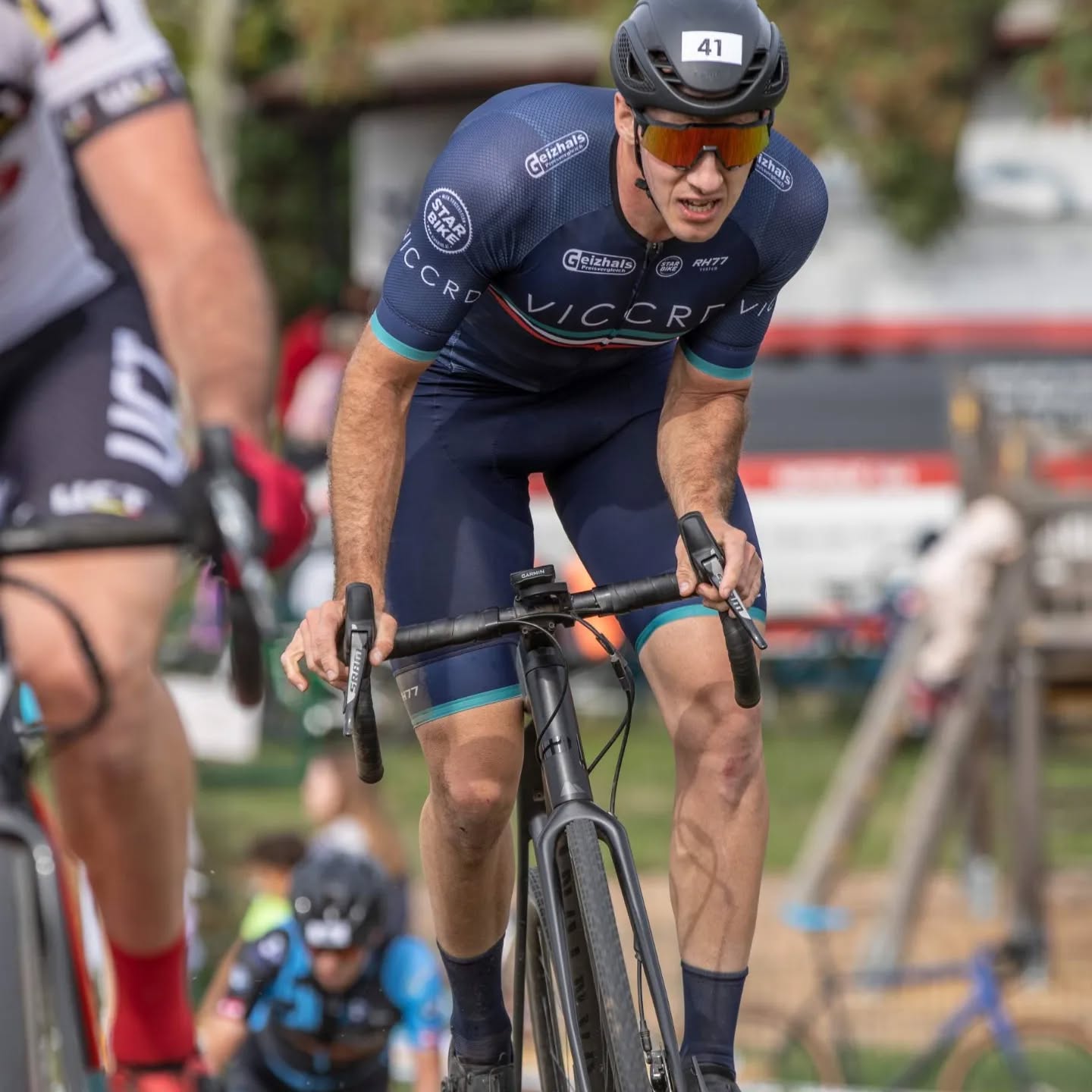 Cross season has started in 🇦🇹 with the @bikeschneiderei race.
We got podium results for Liam and Ella. What we did not get: a mudfest 😎
.
.
.
📸 @jakobgoldmann @fischer_photo @pierlopone
#crossisboss #crossiscoming #raceday #lifebehindbars