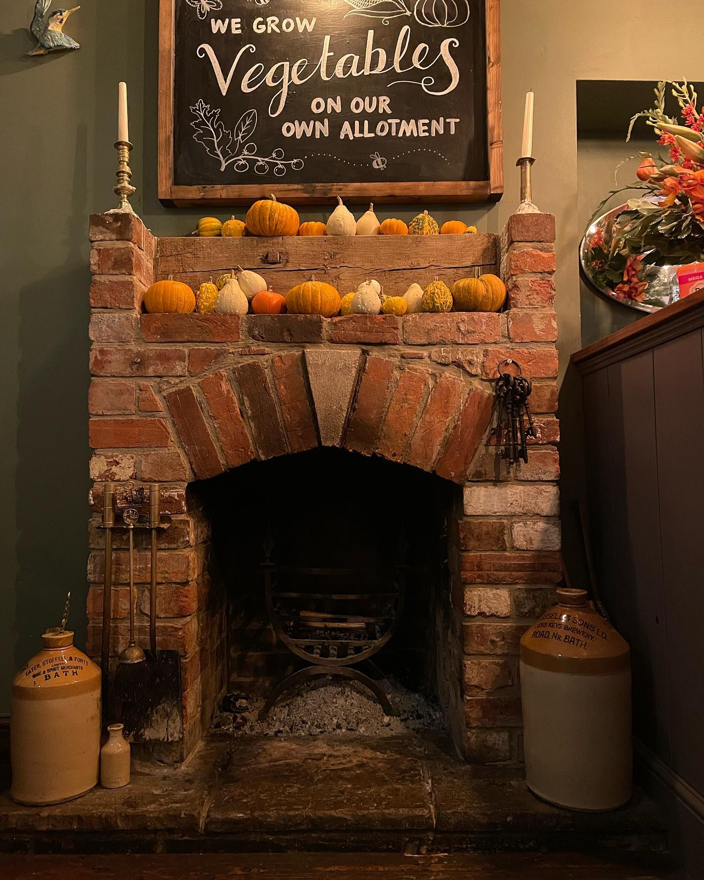 That’s the #crosskeysrode chimney swept ready for winter!
👍🔥🎩🔥🎩🔥👍