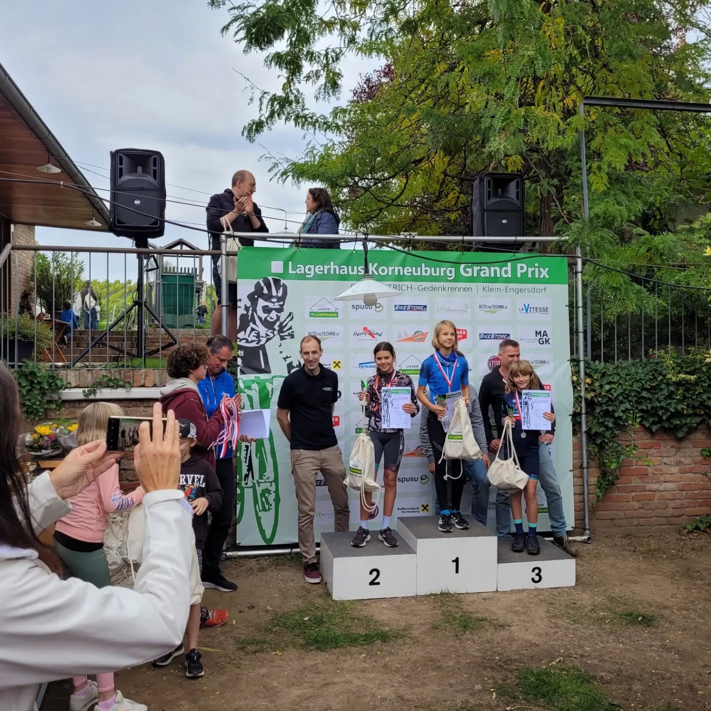 Successful finale of the road season in Klein-Engersdorf with a podium spots for Ella and @juliaalmeder and wins for Katharina Pfaff, @pierlopone and Wolfgang Treitler.
.
.
.
Next up: 🥳 and more of #crossisboss.
.
.
.
#nevernotcycling #cyclinglife #critracing #wearevicc #lifebehindbars #podiumshots