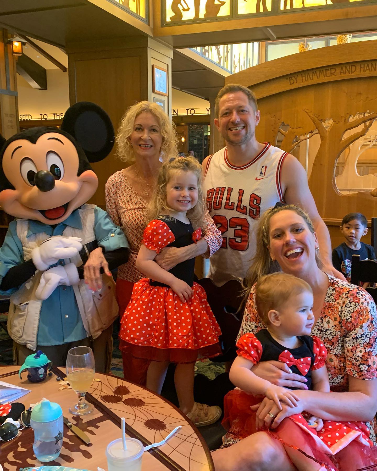 🐭 🐭 👧 👧 💕
#minniemouse #mickeymouse #hotdoghotdoghotdiggitydog