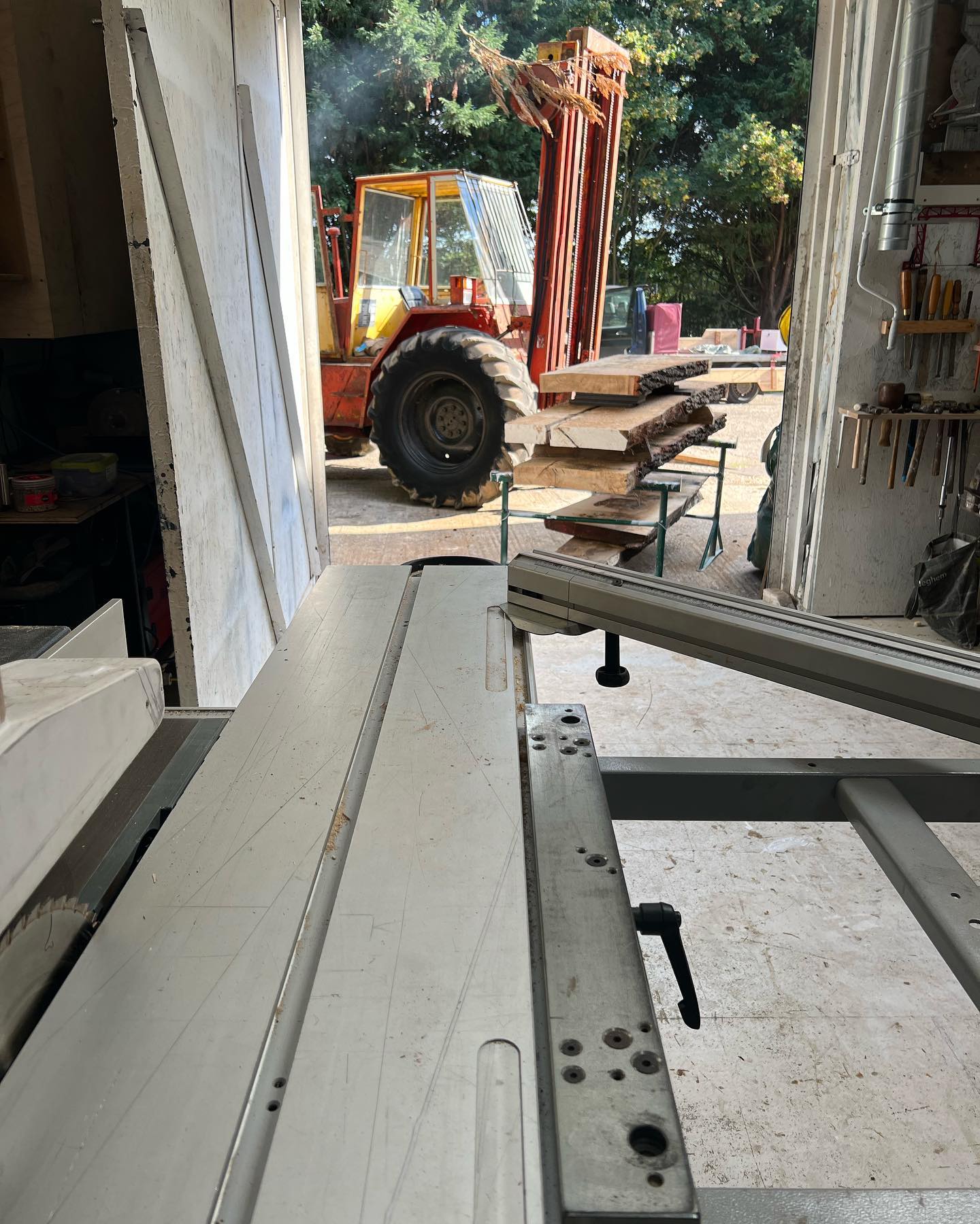 Select, check, cut, transport, dimension. The start of a new project #oakgate #greenoak #bespokejoinery #bespokejoinerydesign #local #timber #essexjoinery @woodalldesigns @chrisdysonarchitects @christo_dyson