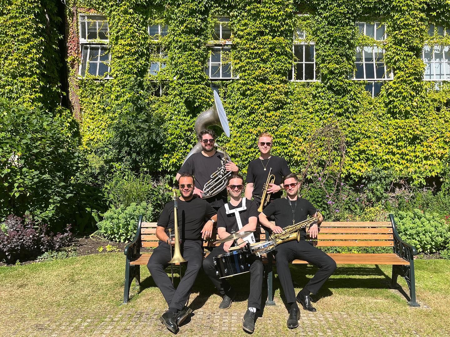 Being silly for @bcg 👊
If anyone ever finds this photo from the photo booth - we’d love to see 😂
.
.
.
#TheLondonStrollers #RoamingBand #BrassBand #StrollingBand #Acoustic #LuxuryEvents #Wedding #LuxuryWedding #InternationalBand #DestinationWedding #Musician #London #EventProf #WeddingPlanner