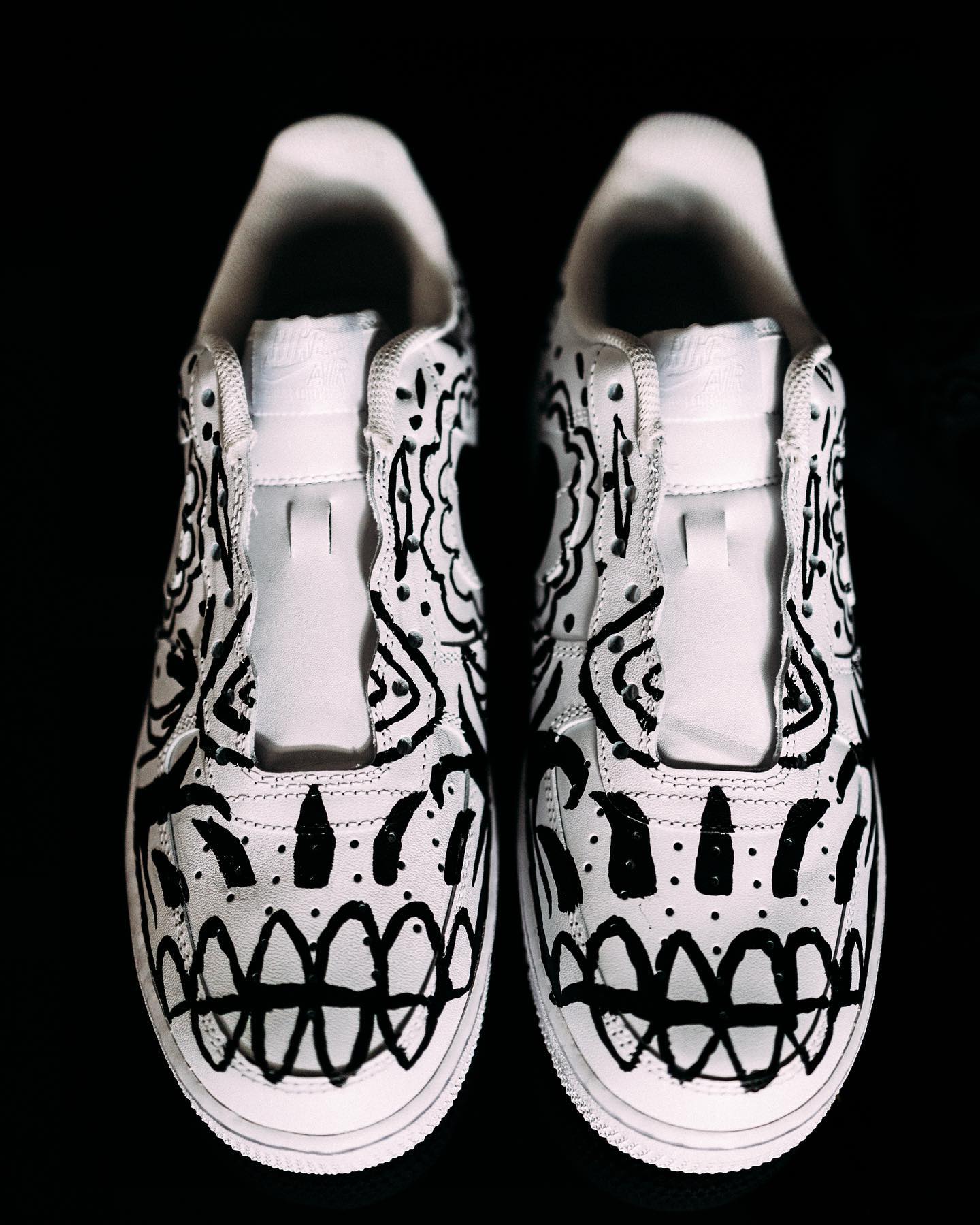 Work in progress ๐
#diadelosmuertos #mexico #mexico๐ฒ๐ฝ #mexicanshoes #mexicangp #maisonmarone #kickstagram #sneaker #sneakeraddict #kicksoftheday #sneakercommunity #instasneakers #sneakerheads #igsneakercommunity #sneakerporn #customfashion #customsneakers #customkicks #customshoes #shoeartist #shoeart #customtrainers #customairforceones #paintedshoes #customisedkicks #handpaintedshoes #handpainted #sneakerartist #customaf #sneakerart