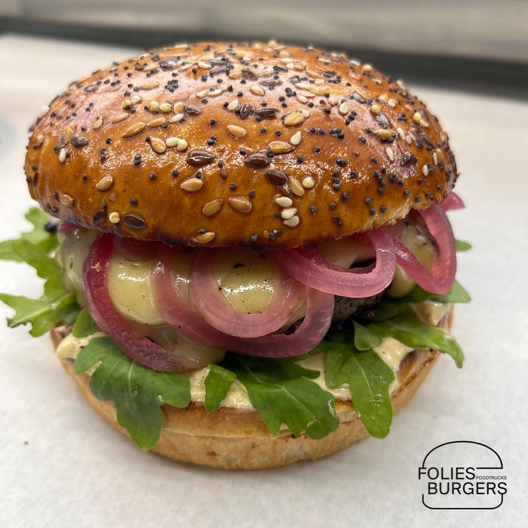 Burger du mois: Double raclette, sauce mayo poivrée, pickles d’oignons rouges et salade rucola.
Sur tous nos emplacements:
📍lundi EPFL
📍mardi Beaulieu
📍mercredi Biopole
📍jeudi SenseFly
📍vendredi Swissquote