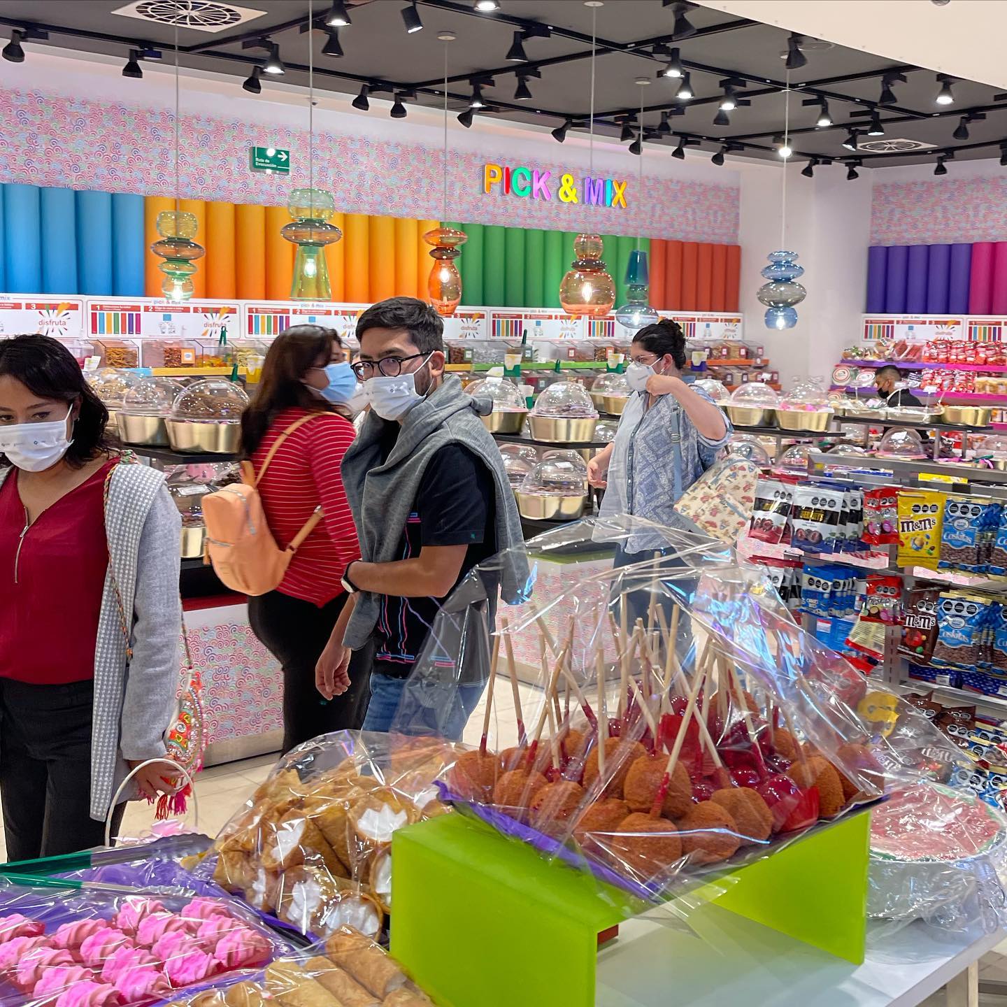 Great place to have a candy treat.
.
.
.
#liverpool #perisur #retaildesign #retiltherapy #enjoy