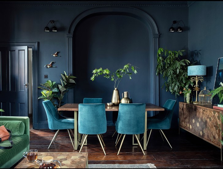 It’s all about the cosy factor as we head into the colder months, so I thought I’d share a few warm and welcoming shots that have caught my eye recently 🍂
Swipe left ⬅️ for more
📷 1 @theloungeco
📷 2 @secretlinenstore
📷 3 @wayfairuk
📷 4 @the_pig_hotels
A pic I took while staying at The Pig earlier this year. Most definitely not a professional shot!
#interiorswriter #propertywriter #copywriter #interiorsjournalist #contentwriter #copywriting #interiorscopywriter #interiordesign #designinspo #interiorinspo #interiors #luxuryinteriordesign
#interiorsblog #homeinteriors #homeinspiration