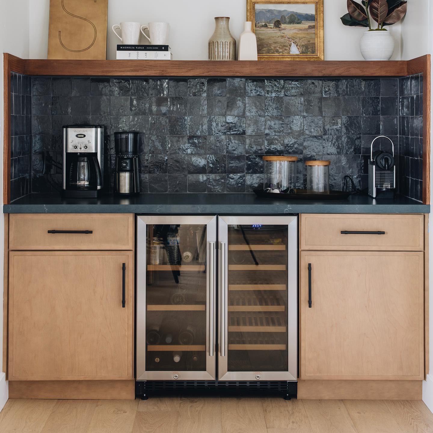 This bar is giving all the fall vibes🍂 #fallvibe #cabinetry #athomebar