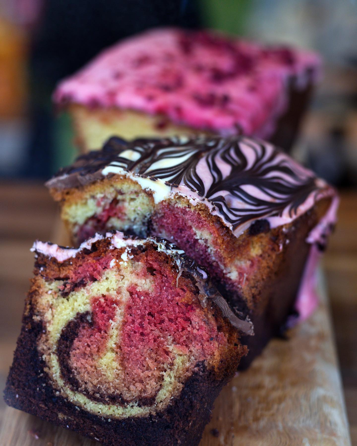 A Sunday well spent…a generous slice of delicious cake made by our lovely bakers Ana & Alberto - and a great coffee enjoyed at one of our leafy London locations. We think that is a perfect way to top off the weekend.
We hope that you are having a great one!
📸 1 & 6 thanks to @linhmoranphotography
📸 3 & 5 thanks to @saskiafrost
#rootsandberries #londonlife #curiousroocoffee #homestylebaking #sundayvibes #autumnishere🍁
