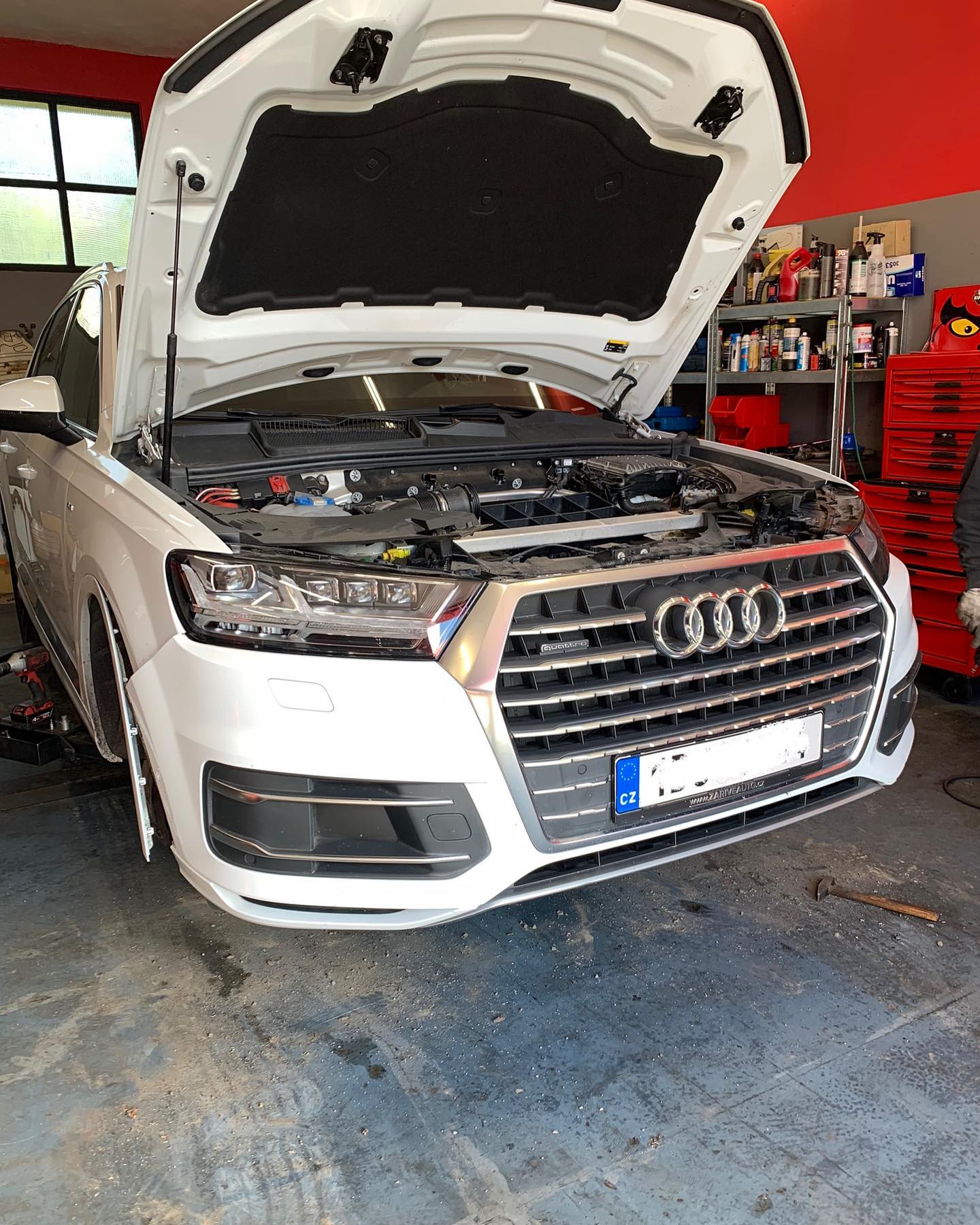 Audi Q7
.
Přetěsnění předních prs - únik chladicí kapaliny
.
Výměna oleje
.
Nová chladicí kapalina
.
#audi #audiq7 #diesel #repair #v6 #white #car #instagram #instaphoto #mechanic #work #job #czech #czechrepublic #brno