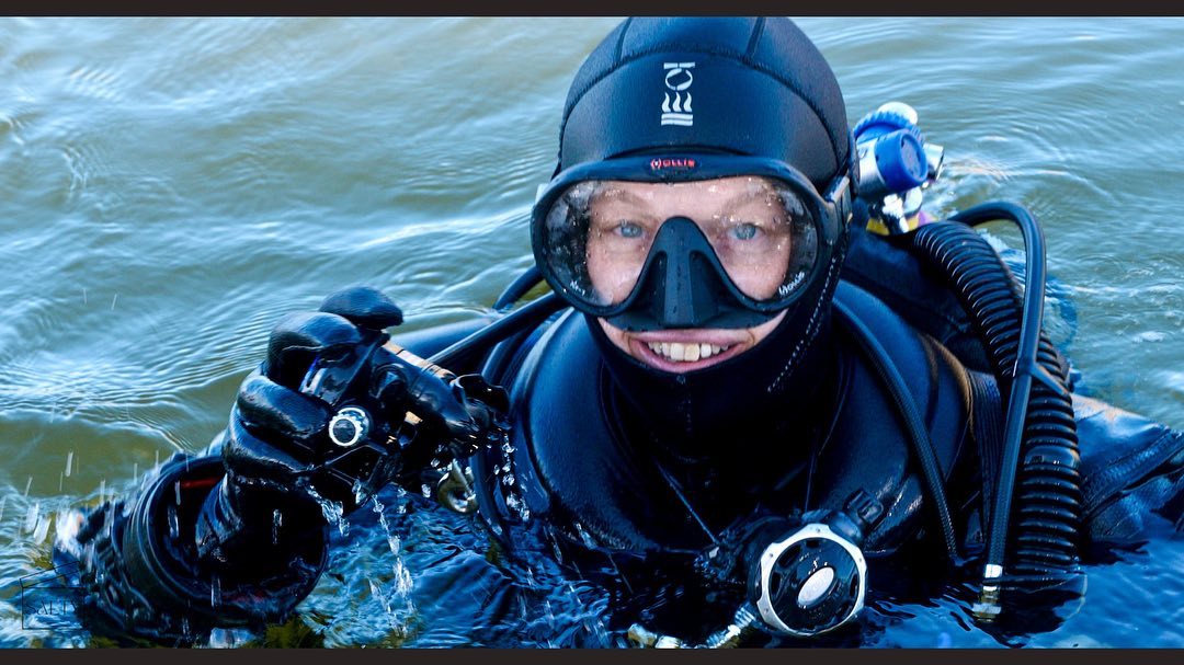 🎬 #BTS for short documentary: 'Loving Rimurimu’ (coming soon).
Above water stills of Dr. Nicole Miller in action… just wait ‘till you meet all the life she monitors below the waterline! 🐠