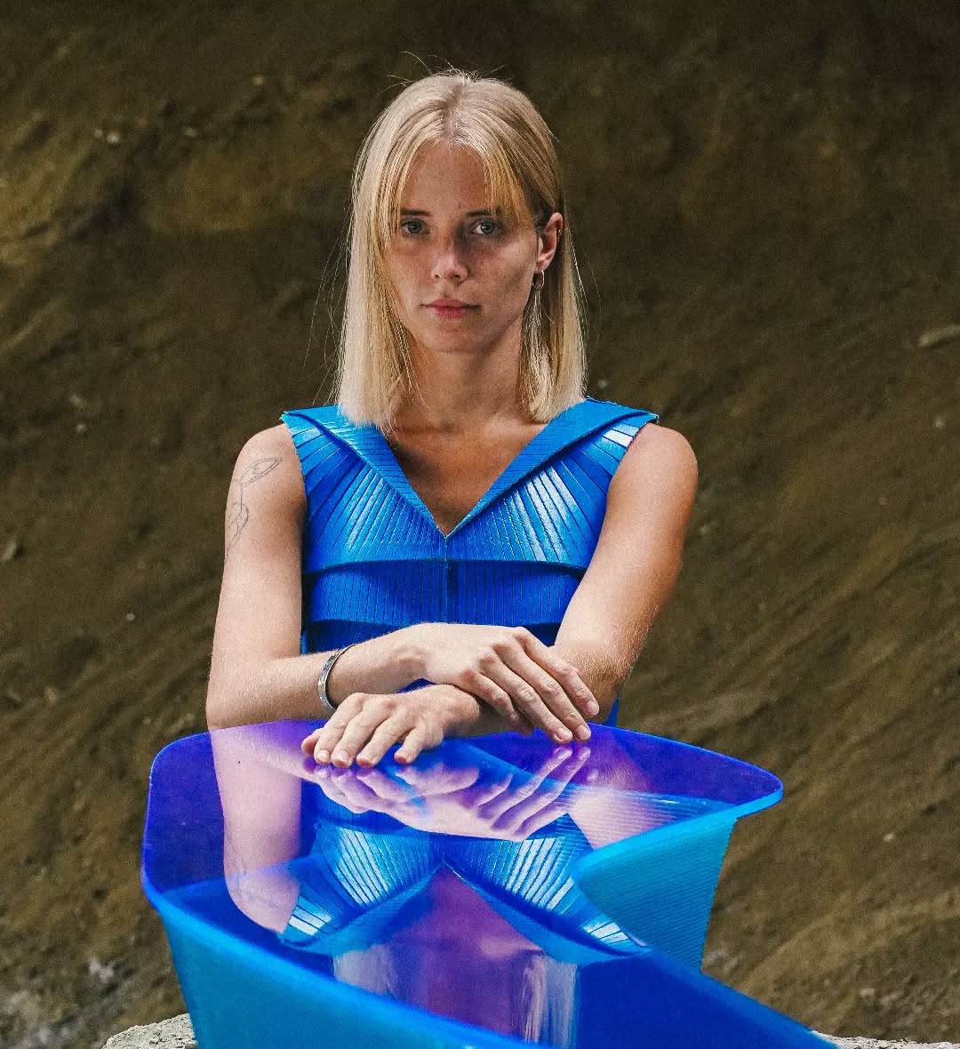 Designer @julia.bigerl designed a sustainable skirt and top made out of 100% ocean bound plastic.
The skirt and top is made from the same material as our multimedia table, designed by @karim_rashid_official . At Solaris we continue to work with experts in a variety of fields, finding new ways to bring waste back to life.
Thanks to our community @tide_oceanmaterial
@nagami.design
@ostschweizerfachhochschule
#oceanplastic #design #3dprinting #fashion