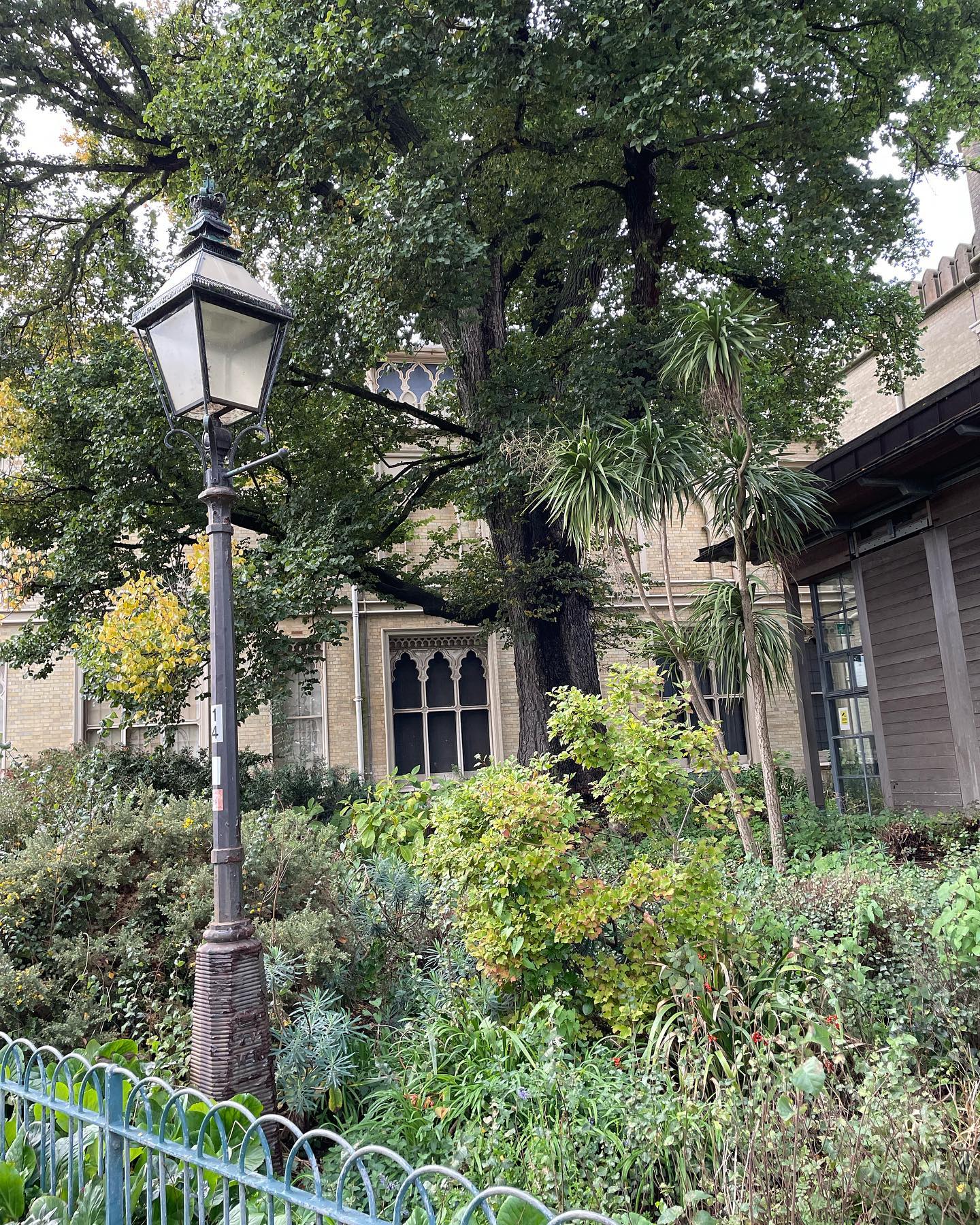 In Brighton today for the 2022 Copywriting Conference. A great chance to invest in my skills and hang out with a load of other lovely copywriters 🤓
#CopyCon22
#interiorswriter
#interiorscopywriter
#propertywriter
#propertycopywriter
#copywriter
#contentwriter #copywriting #interiordesign #designinspo
#interiorinspo
#interiors #luxuryinteriordesign
#interiorsblog