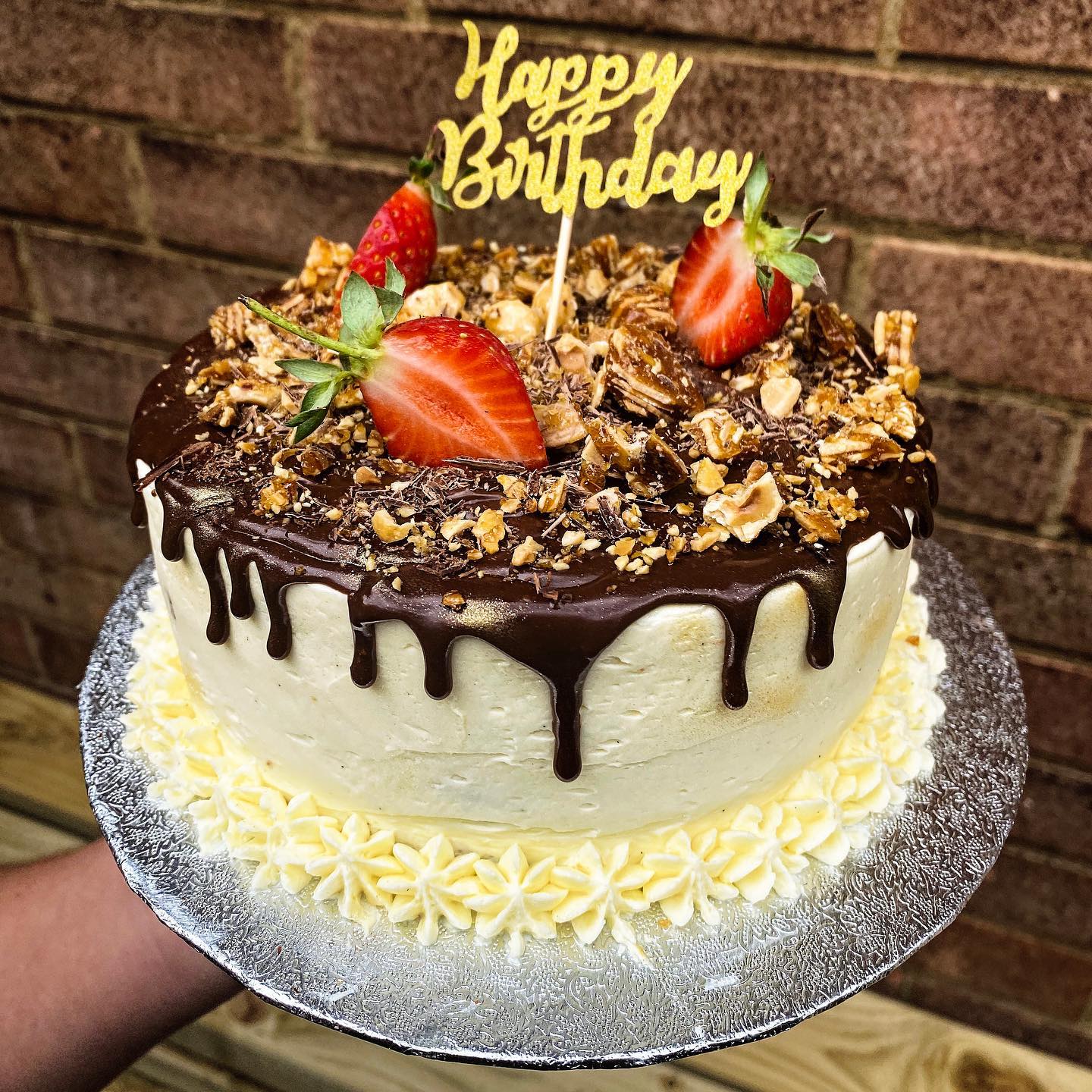 Après ces belles journées ensoleillées 🌅 petit souvenir de cet été avec un Drip cake saveurs chocolat noir 🍫 & et praliné Yummy ! 🤭
.
.
.
.
.
.
.
.
.
.
#dripcake #cakedesign #gateauanniversaire #anniversaire
#octobrerose #chef #chefadomicile #chefprive #cuisine #menusurmesure #centrevaldeloire #traiteur #bourgesberry #bourges #paris #hellobourges #foodporn #food #semigastronomique #creativecuisine #patisserie #birthdaycake