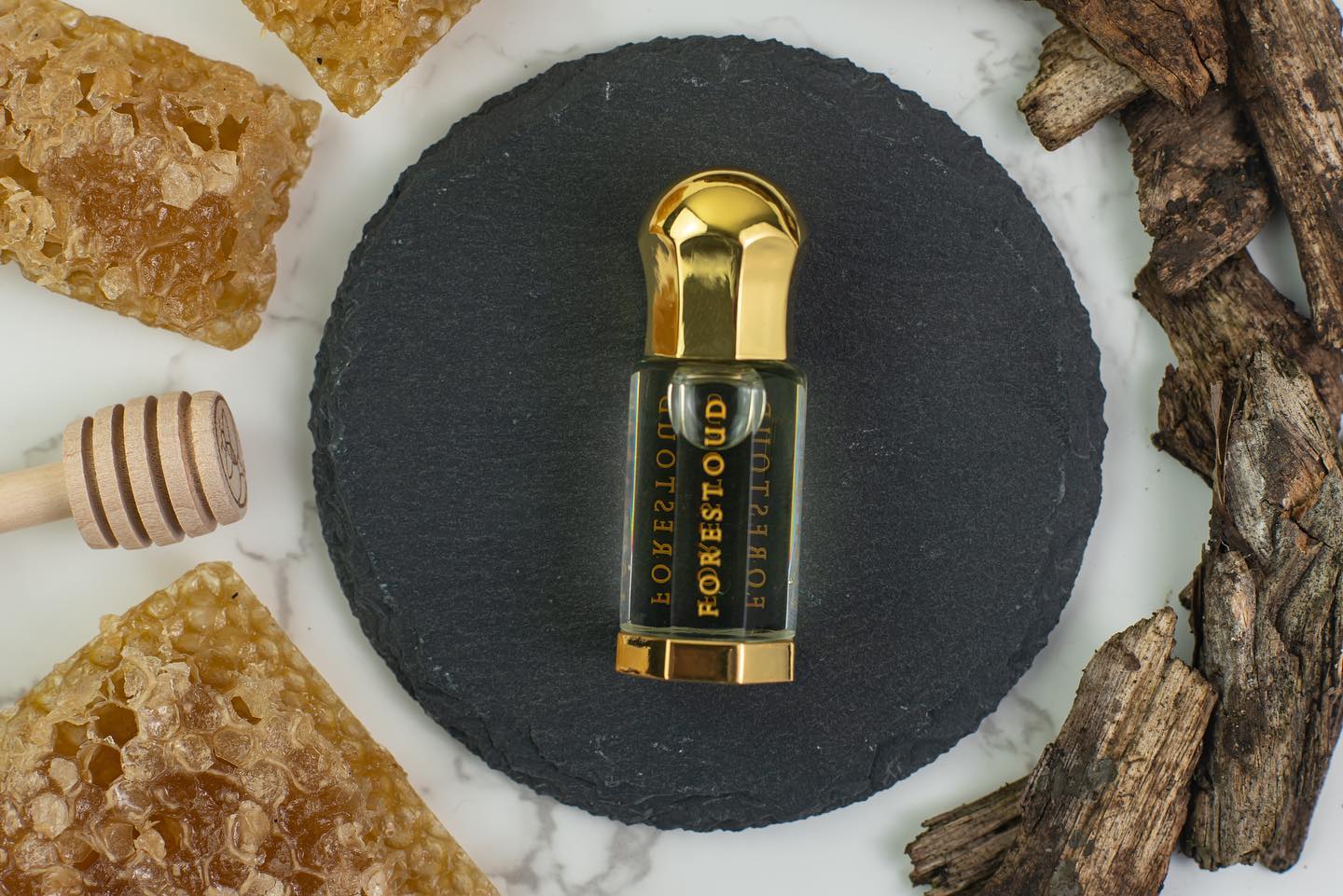 Did you know that fragrance has the power to alter mood, emotions, feelings and sensuality? Transporting the wearer to a whole new space and time.
.
.
.
.
#alsaeedco #forestoud #perfume #perfumecollection #perfumes #gift #luxury #luxurylifestyle