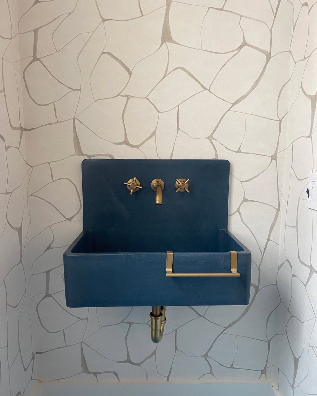 Waiting for the mirror #edgartown #powderroom @concretti_designs @Schumacher1889