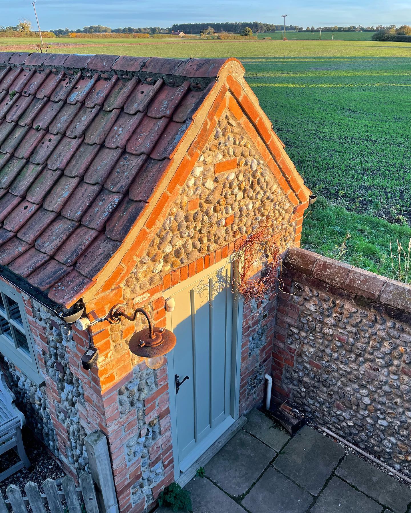 A much-needed half term weekend away at @crowncottagenorfolk with the boys. Enjoying the beautiful Norfolk light, exquisite interiors and the lovely company of @editorsdalylife and her brood. Happy days! 🥰
#interiorswriter #propertywriter #copywriter #interiorsjournalist #contentwriter #copywriting #interiorscopywriter #interiordesign #designinspo #interiorinspo #interiors #luxuryinteriordesign
#interiorsblog #homeinteriors #homeinspiration