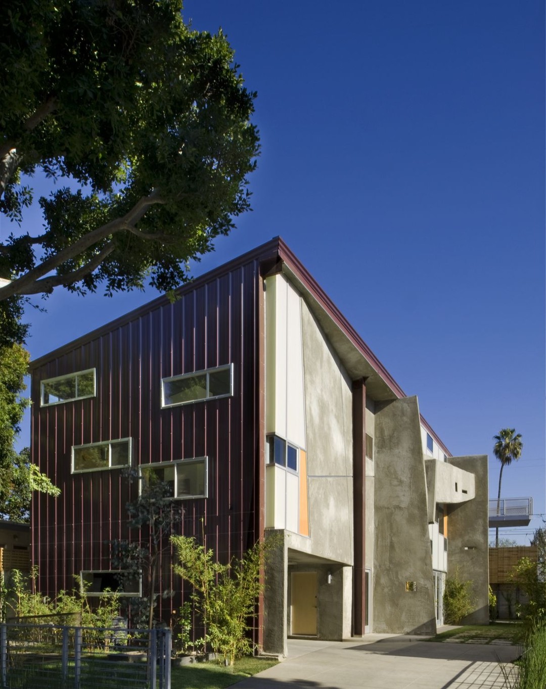 - Exterior/skin -
The skin on this project used several strategies from metal roofing material applied vertically to an entirely translucent wall. Residence for a Briard is the greenest Hybrid House ever built. See more at https://www.sander-architects.com/residence-for-a-briard
.
.
.
#architecture #architect #design #construction #facadedesign #facade #architecturephotography #architecture_hunter #archdaily #nextarch #architecturelovers #facadelovers #home #homedesign #hybridhouse #hybridconstruction #residence #greenarchitecture #arquitetura #perspective #pattern #archlife #Losangeles #residentialarchitecture #sanderarchitects #skin