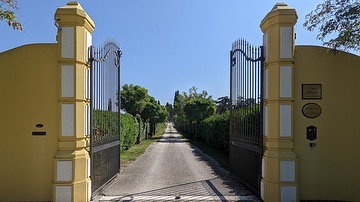 Herrschaftliches Anwesen am Gardasee zu verkaufen …🇮🇹#luxusimmobilie #gardasee #thehousegroup