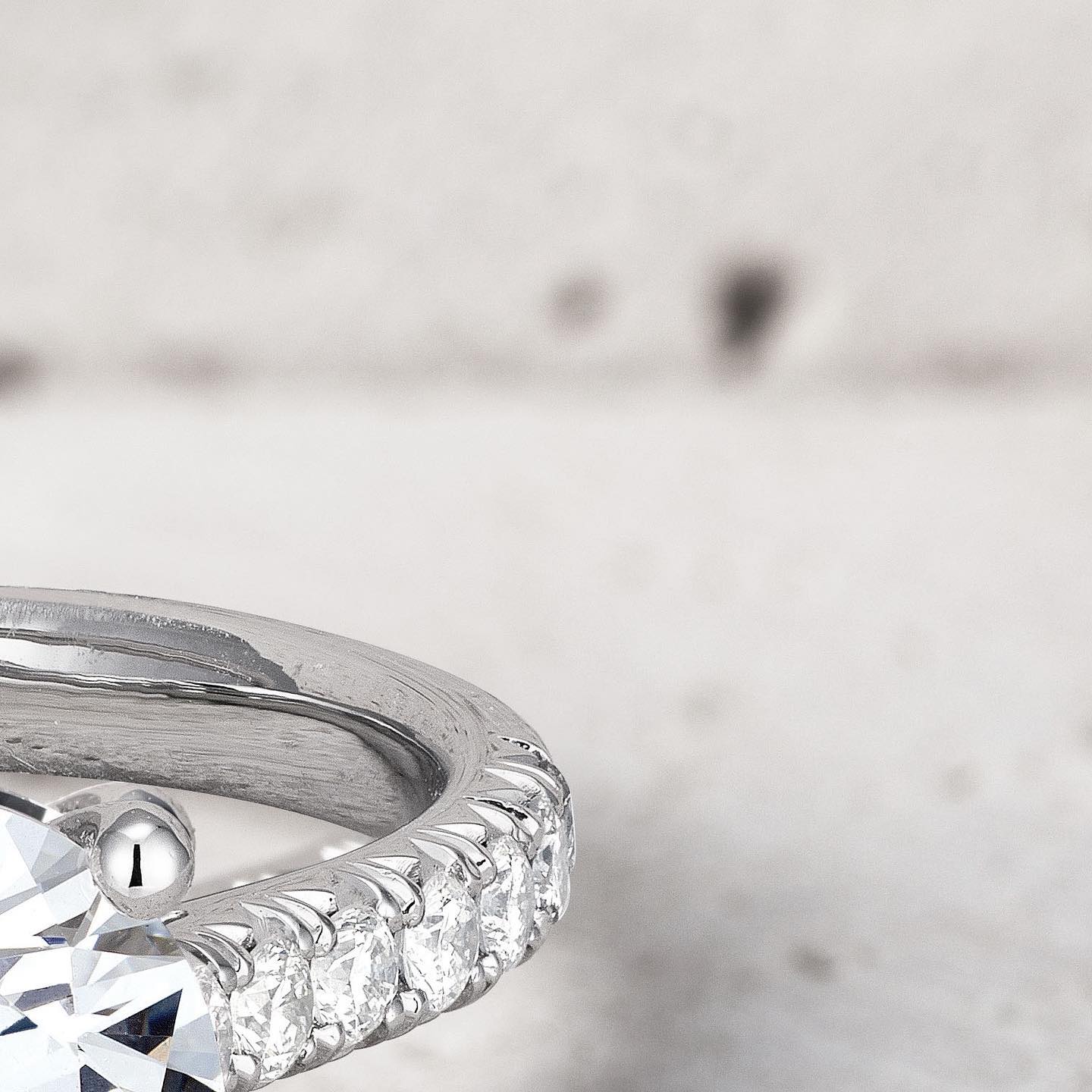 Simply divine.
Left: 1.5 carat round brilliant set in a timeless 6 prong platinum setting
Right: 2 carat round brilliant diamond set in a gorgeous platinum pave setting
#engagementring #engagementringhk #diamonds #diamondshk #naturaldiamonds #labgrowndiamonds #labgrowndiamondshk