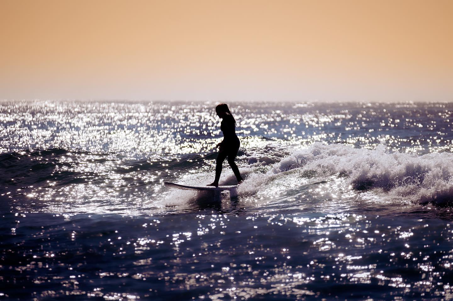SUNSET SURF DREAM ✨
📸 @maierlebt
#wavegypsy #morocco #surfingmorocco #holidaymoodon