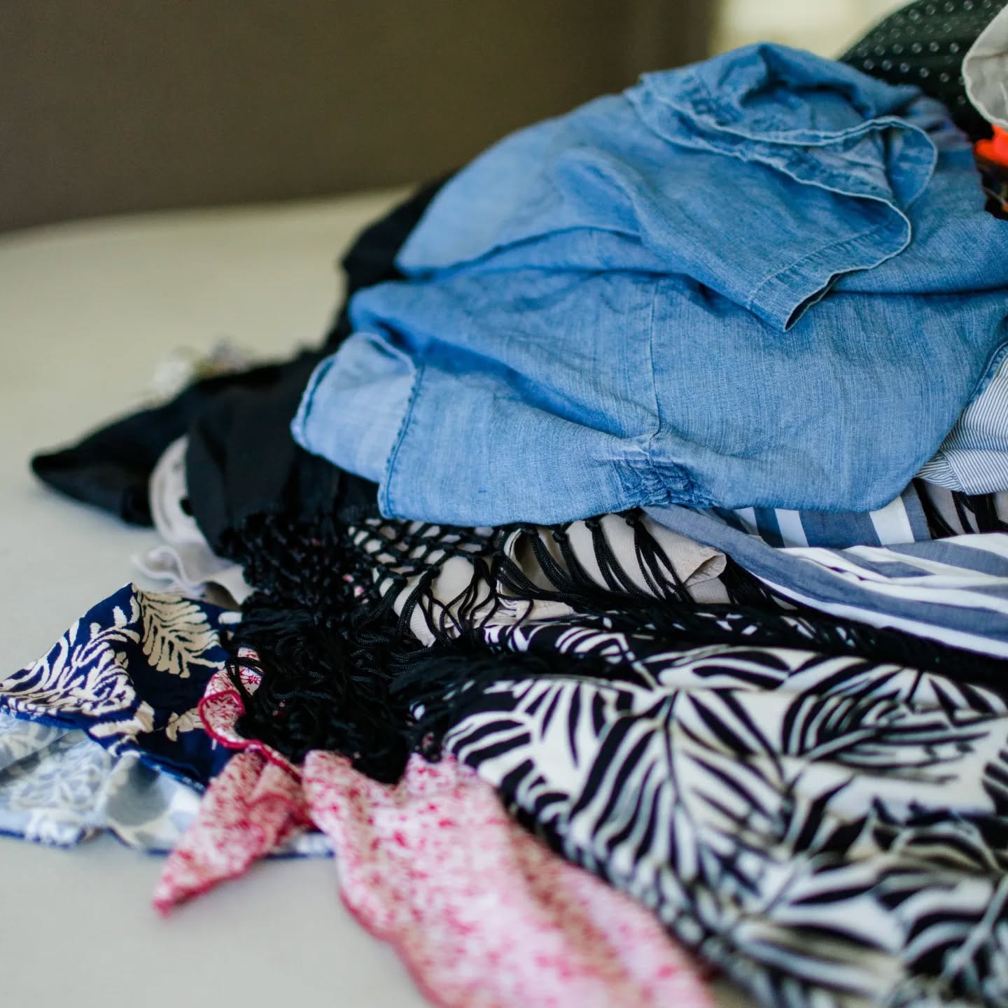 Das Gerümpel zu entdecken ist oft gar nicht so einfach. Vieles davon sehen wir gar nicht mehr. Wie viel freier wäre dein Zuhause, wenn du alles aus der Kategorie „Das-brauche-ich-vielleicht-nochmal“ loswerden würdest?
Mit einer Ordnungsberatung nach der KonMari® Methode bist du diesem Ziel ganz nah! Egal ob Küche, Bad, Kellerabteil oder gleich dein ganzes Zuhause: Ich helfe dir dabei, wieder Ordnung und Ruhe zu finden.
#glueckssachen #sparkjoy #konmari #mariekondo #konmariconsultant #magiccleaning #ordnung #ordnungscoach #ordnungsberatung #aufräumen #ausmisten #entrümpeln #organisieren #ordnungshilfe #linz #leonding #oberösterreich