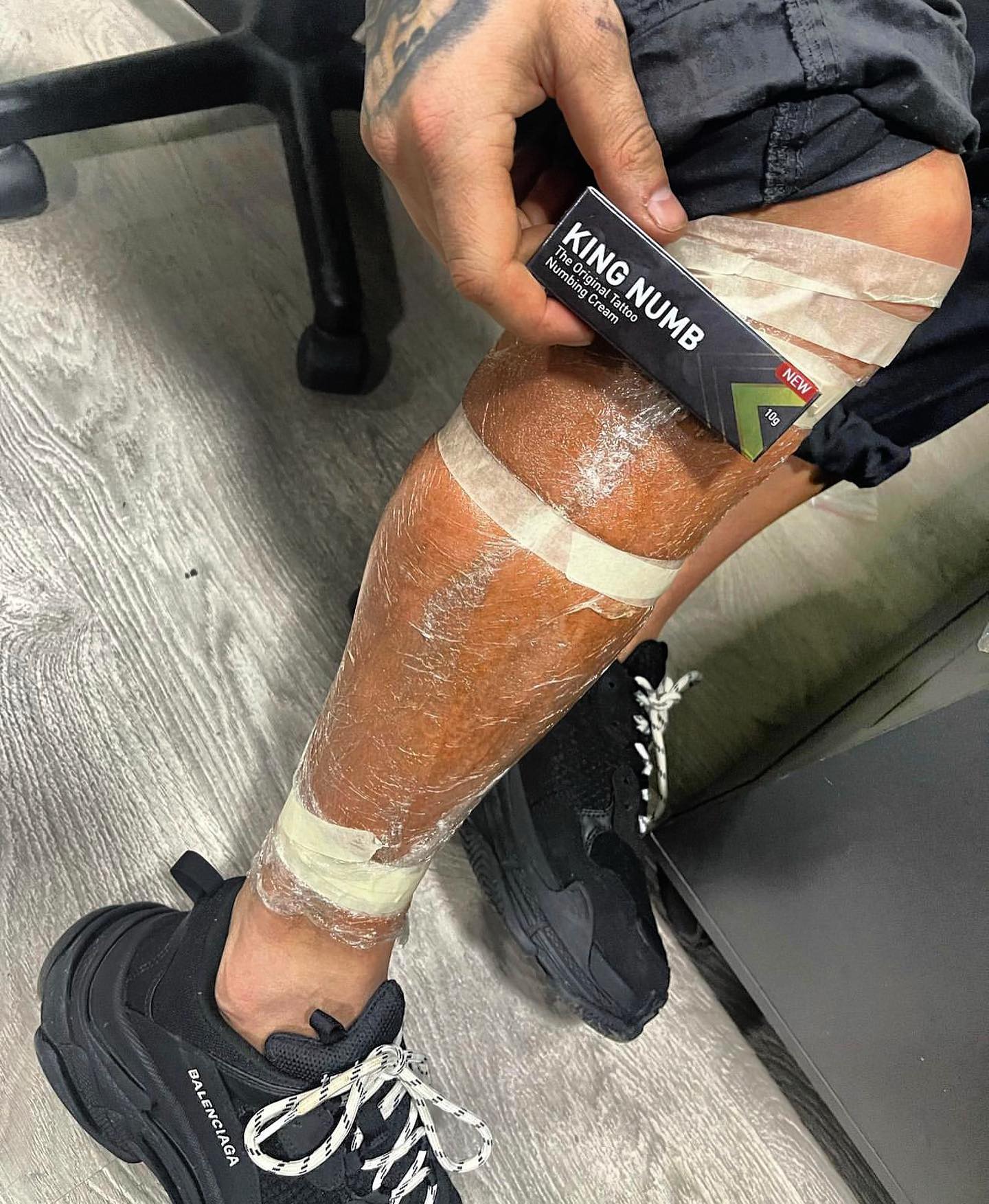 Ready to go 👌🏽!
KINGNUMB ORIGINAL tattoo numbing is in stock and ready to go! Free delivery no minimum promo code Kingfree1 ! check out our website! #now #kingnumb #numbingcream #kingnumbaftercare #tattoocare #skincare #aftercare #tattoonumbing #kingnumb #painrelief