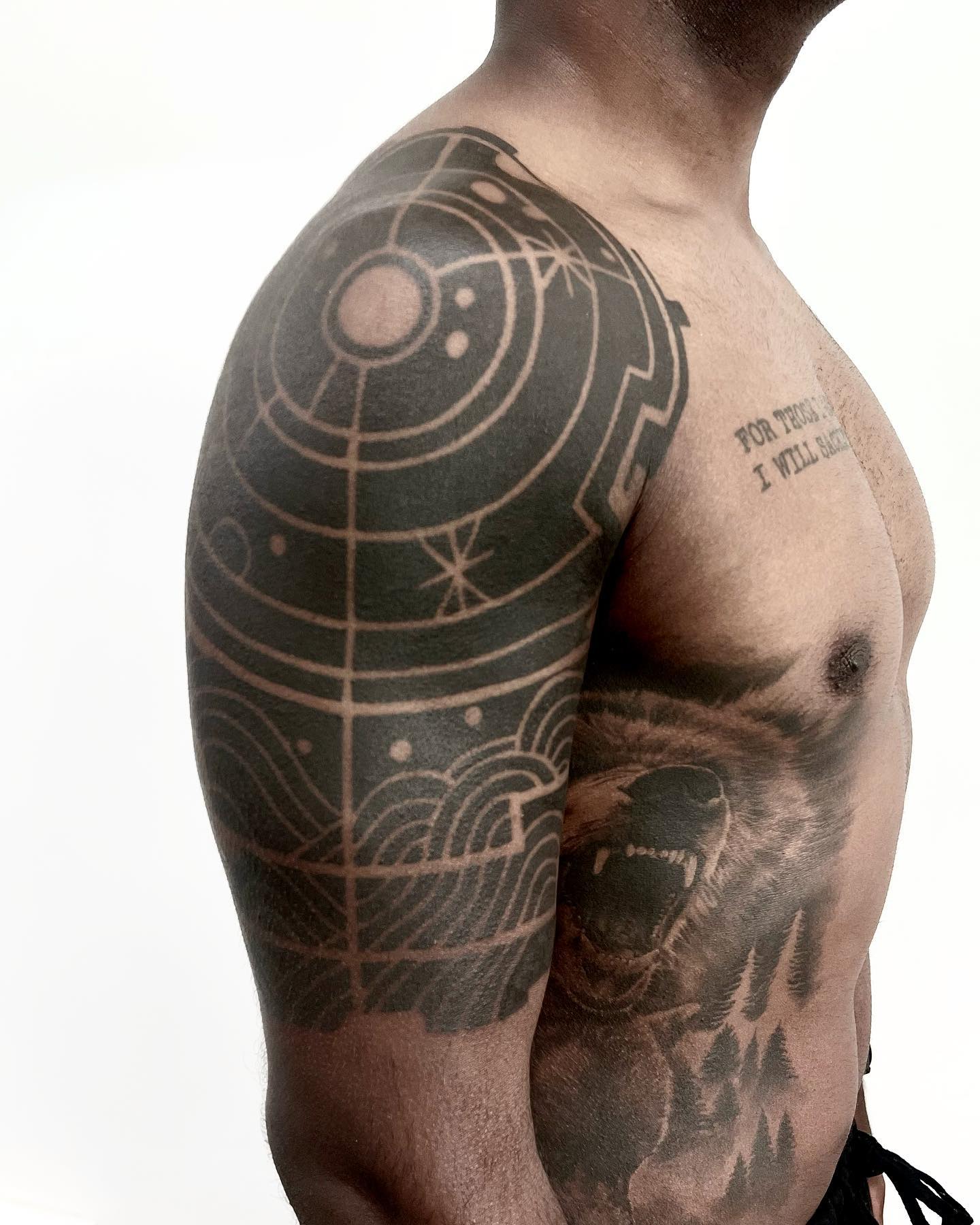 On a Singapore pride special forces man ! Mr ling ! Let me know what you guys feel !!#blackworkerssubmission #blackworktattoo #blackwork. #singapore #singaporetattoo. #ink #inked #oddtattooer #tattoo #tattoos