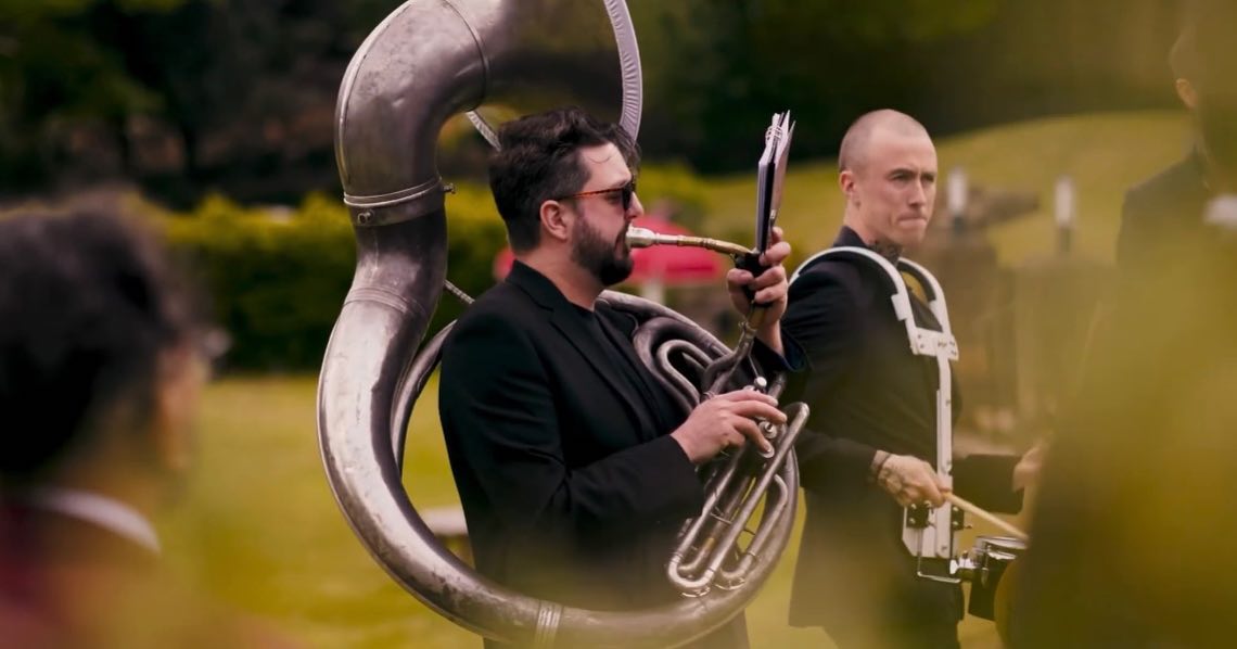 It’s called a sousaphone 😉
.
.
.
#TheLondonStrollers #RoamingBand #BrassBand #StrollingBand #AcousticBand #LuxuryEvents #LuxuryWedding #InternationalBand #London #EventProf #WeddingPlanner