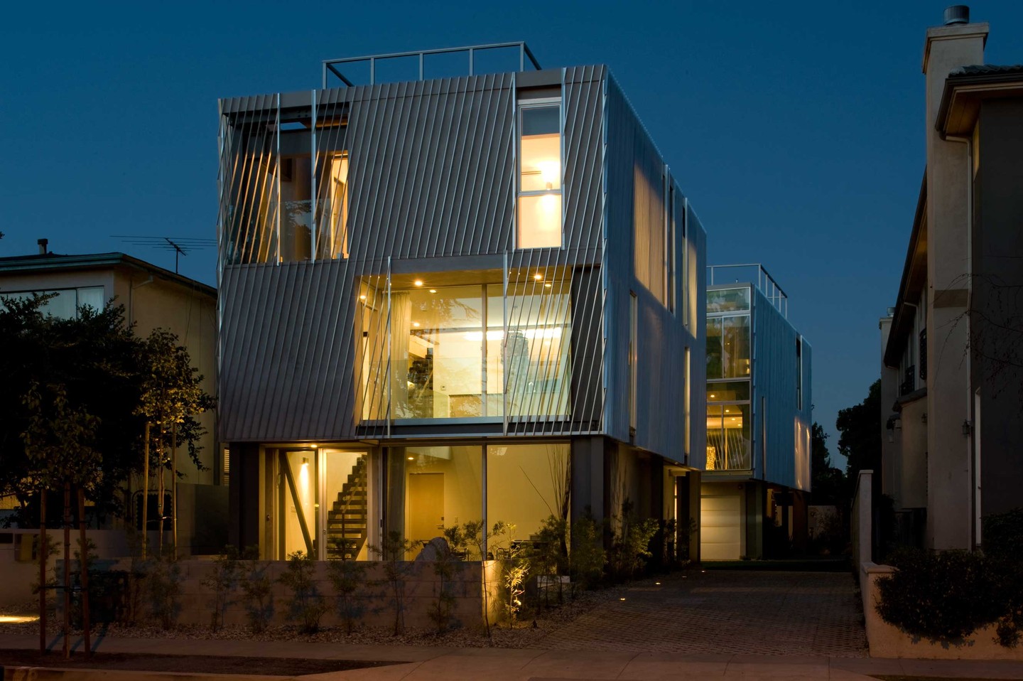 - Exterior/dusk -
Green houses are a pair of townhouses in West LA, built using our hybrid-construction. We used eco strategies that match the most stringent LEED requirements. See more at https://www.sander-architects.com/green-houses
.
.
.
#architecture #architect #design #construction #facadedesign #facade #architecturephotography #architecture_hunter #archdaily #nextarch #architecturelovers #facadelovers #home #homedesign #hybridhouse #hybridconstruction #greenhouses #dusk #arquitetura #perspective #pattern #archlife #Losangeles #residentialarchitecture #sanderarchitects #skin