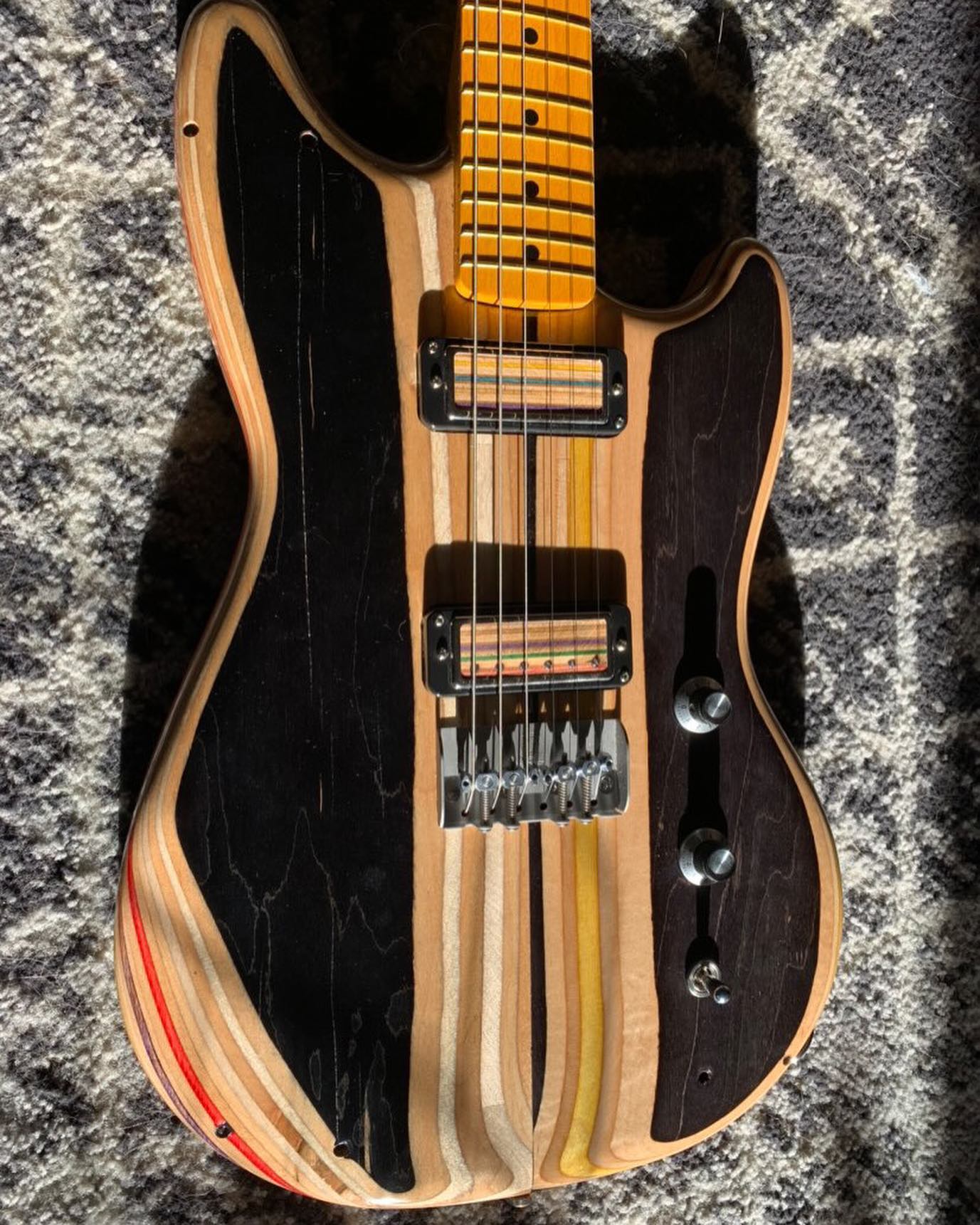 Guitar 🧰 @schwenballer
#guitar #homemade #custom #recycledskateboards #skate #skateboard #skateart #woodworker #woodcarving #woodturning #reclaimed #recycledart #electricguitar #skateboardingisfun #whatwillyoucreate #skateboardcreations