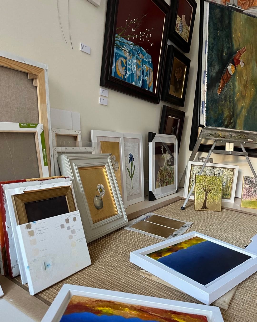 GRANGE OPEN STUDIOS Saturday, 12November 2022 from 12-4pm. All welcome to our studio event… getting ready! Hardly enough room to move in my studio today. It’ll all be cleared up for Saturday. #grangeopenstudios #rachelbrownabstractartist #edinburghartists #scottishartists #openstudios #stilllife #flowers #nature #fineart