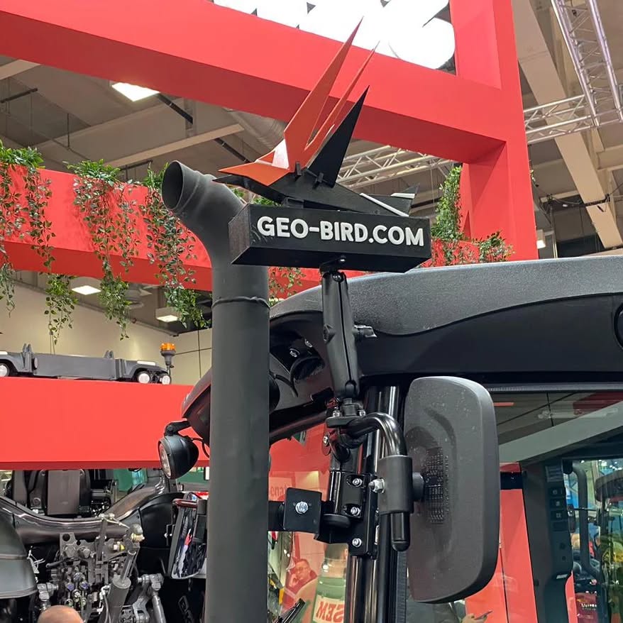 From design to 3D print on a fair. We helped www.geo-bird.com with the design and print of their logo. It was really fun to design and print a 3D logo based on a 2D image!
#3beeprinting #3ddesign #3dmodeling #logodesigner #logodesigns #logo