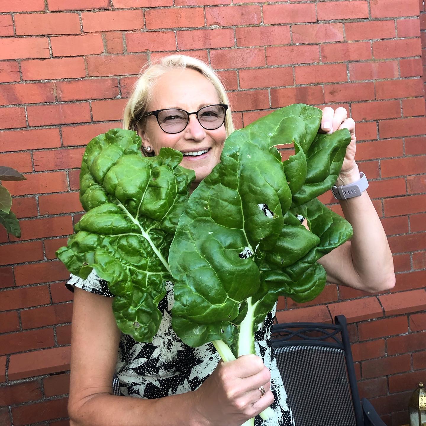 When the November weekend makes it feel like we’re in the Med….. short sleeved dress and the last of our giant Swiss chard. 🌳👒
#homegrown #eatwellbewell #nrgnutrition
