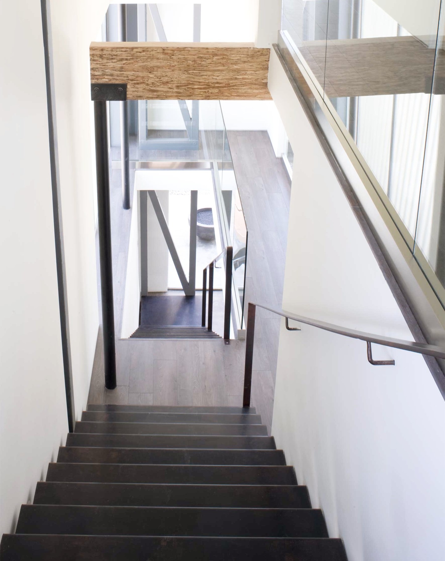 - Interior/stairs -
Green Houses. Custom designed bent steel stairs unite all three floors. This project exposes glulam beams and moment frames revealing the structure or “bones” of the building. See more at: https://www.sander-architects.com/green-houses
.
.
.
#architecture #architect #design #construction #facadedesign #architecturephotography #architecture_hunter #archdaily #nextarch #architecturelovers #home #homedesign #hybridhouse #hybridconstruction #greenhouse #residence #arquitetura #perspective #pattern #archlife #stairs #interior #residentialarchitecture #sanderarchitects
