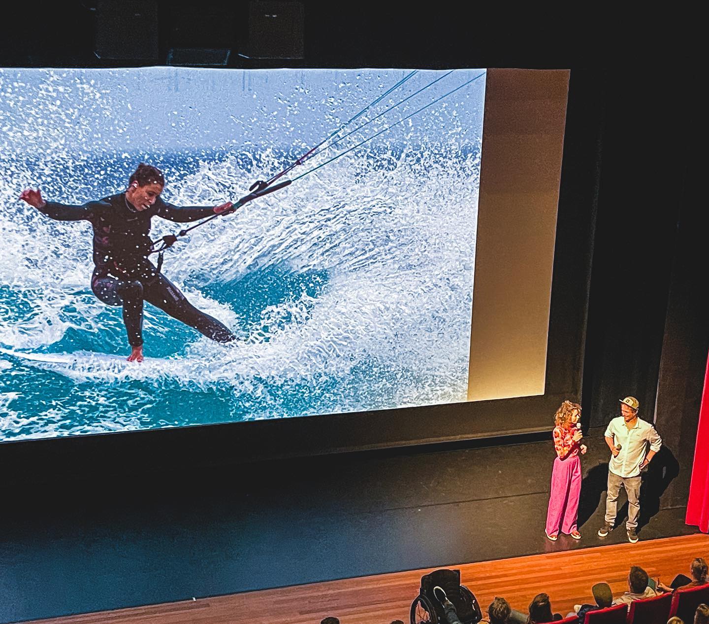 Trots op onze oud stagiair @michael_zomer . Gisteren de premiere van zijn docu Reconnect. Mooi werk Michael 👍