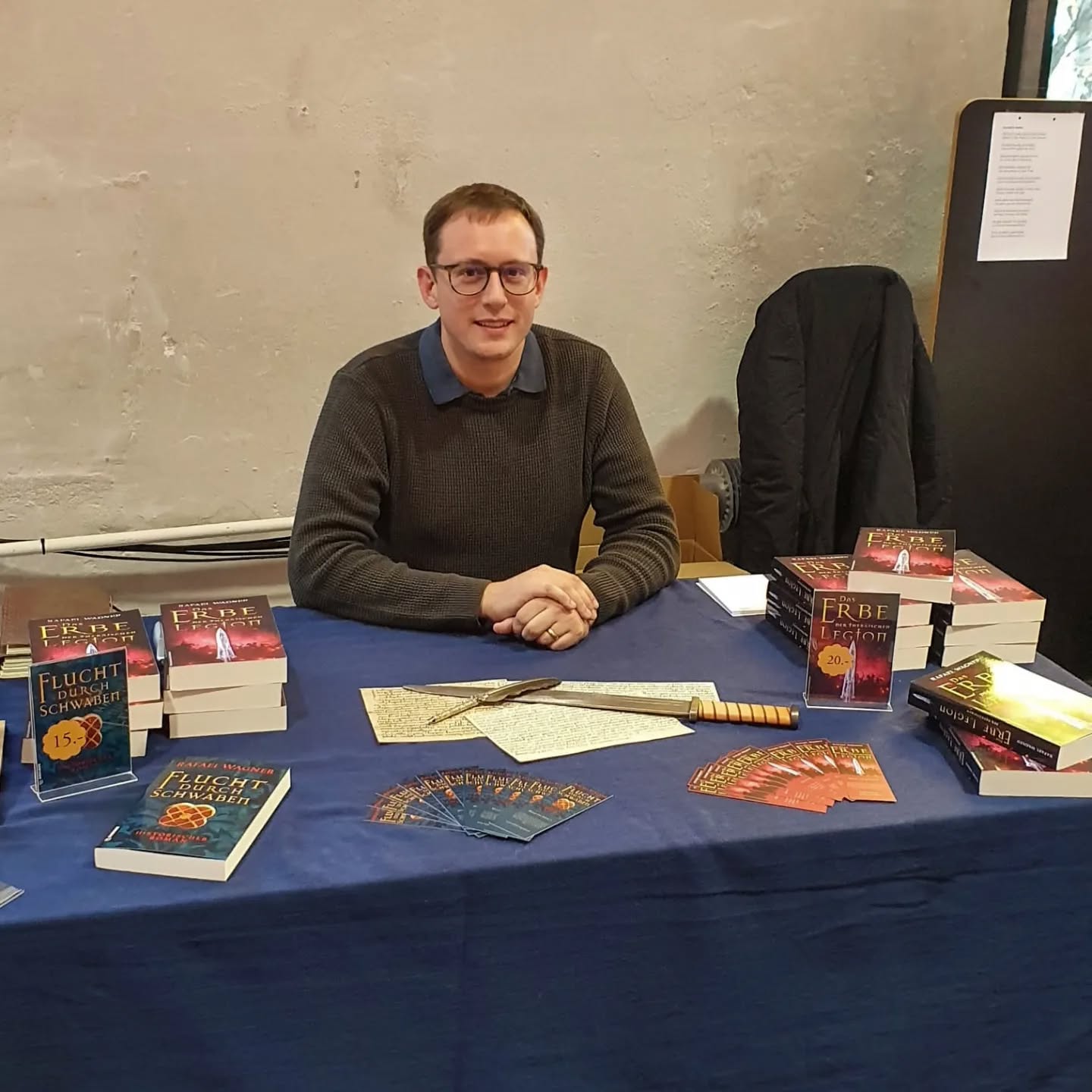 Fantastica 2022. Meine erste Buchmesse als Autor inkl. Lesung aus meinem neuen Roman «Das Erbe der thebäischen Legion».
Was für ein großartiges Event mit so vielen wundervollen Menschen! Wie schön, dass ich euch alle kennenlernen durfte. 🤗
Vielen Dank für die rundum gelungene #buchmesse @fantastica_stgallen lieber @markuskessler.autor ! Ich freue mich aufs nächste Jahr 📚
#marcusvonarbona #selfpublishing #stgallen #orellfüssli #historischerroman #lesenmachtglücklich