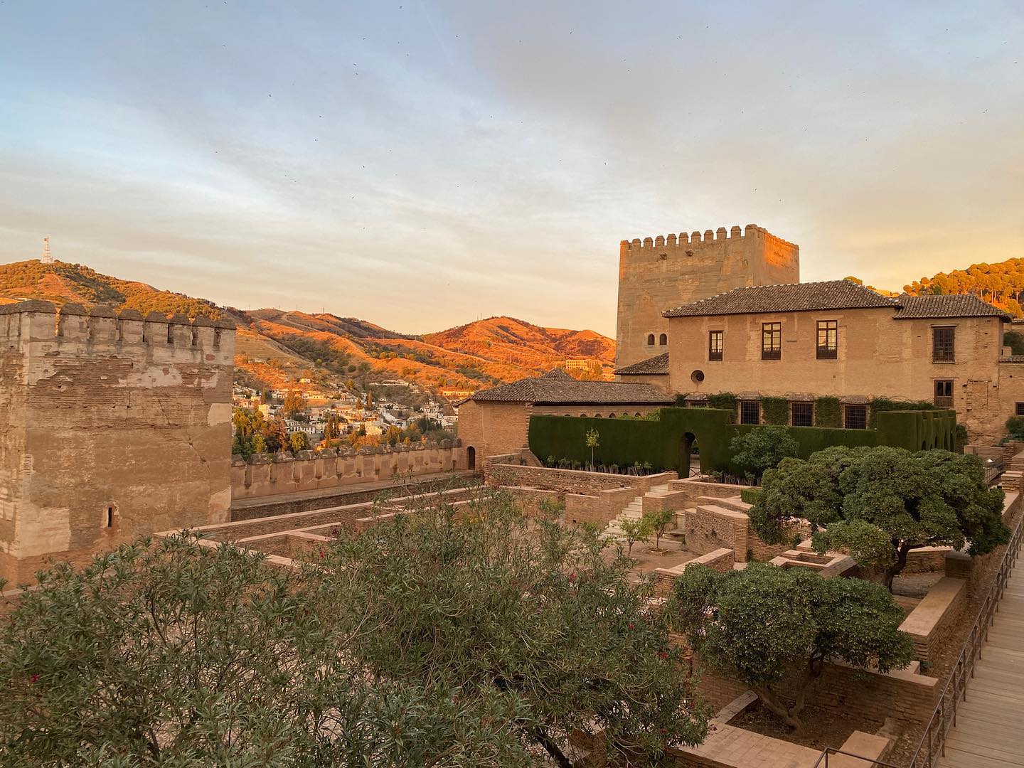 Today is great day because there are 3 more new updates posted in the link in my bio! They are filled with detailed history and crazy fun facts so make sure to read them. Special shout-out to @ericastock3r for being my own personal tour guide in Granada (rated 5/5 on TripAdvisor). As always catch you on the next stop of the tour!!
————————————————
#spain #granada #alhambra #tapas #andalucia #wine #tinto #tintodeverano #berlin #germany #berlincity #sachenhausen #berlinwall #checkpointcharlie #berlinerdom #brandenburg #lisboa #lisbon #trolley #belém #belemtower #travellingthroughtheworld #mikesworldtour #travel #travelblogger #travelgram #travelling #traveler #instatravel #travelawesome