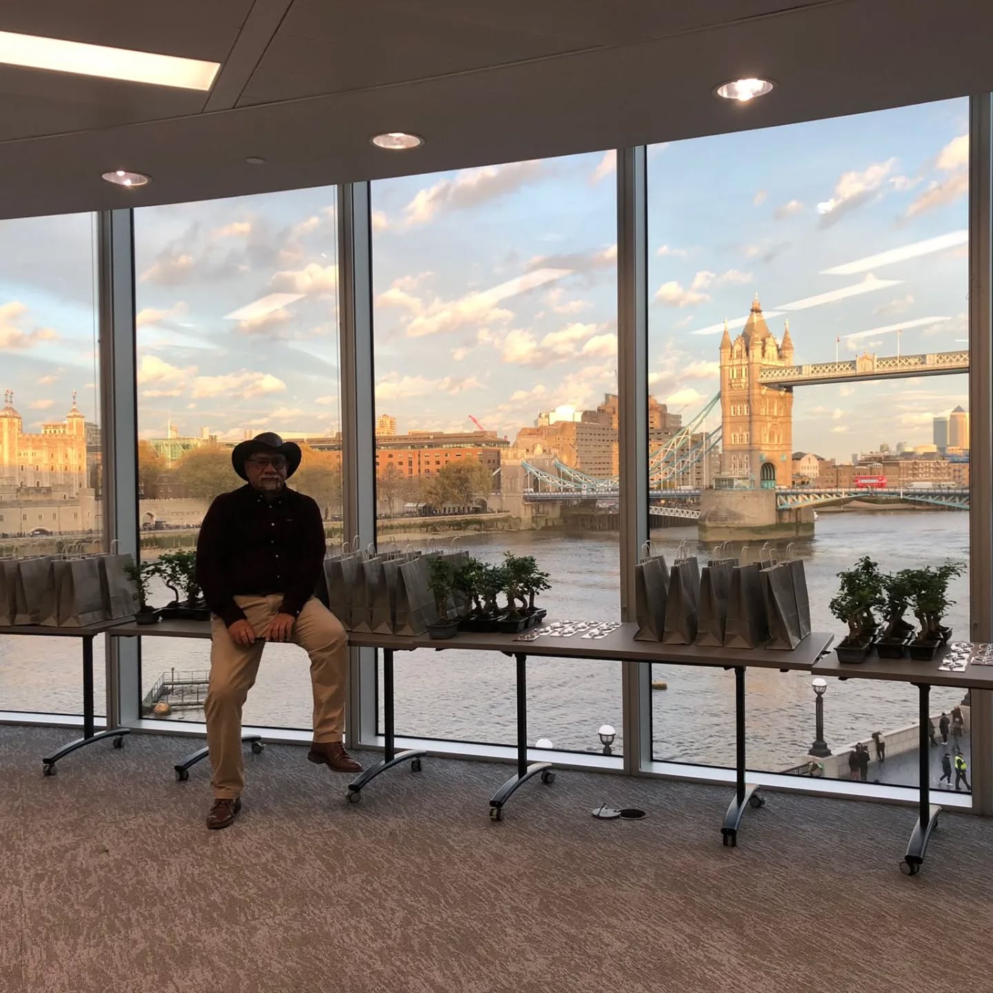 Bonsai Workshop with a view #londonbridge
#bonsai #bonsaitree #bonsatrees #bonsaiworkshops #makebonsai #ma-kebonsai #permabonsai #corporatebonsai