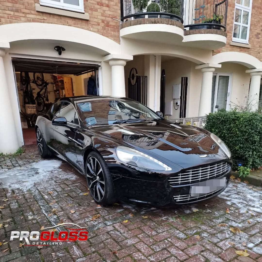 Over in #Isleworth today completing a Maintenance Valet on this previously ceramic coated #astonmartin
Book now
⬇️⬇️⬇️
💻 www.proglossdetailing.co.uk
📞 07511 041762
📨 info@proglossdetailing.co.uk