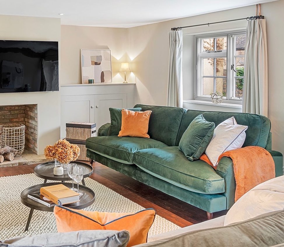 Did you know I write advertorials for my clients as well as web copy, blog content and product descriptions?
The lovely team at @k3_interiordesign brought me on board earlier this year to help with some of their website copy. And when it came to getting coverage in Norfolk’s KL Magazine, it made sense for K3 to use me again to ensure everything was on brand.
The first pic is an example of K3 Interior Design’s lovely home staging.
Swipe left ⬅️ to take a look at the article I wrote for them.
#interiorswriter #propertywriter #copywriter #interiorsjournalist #contentwriter #copywriting #interiorscopywriter #interiordesign #designinspo #interiorinspo #interiors #luxuryinteriordesign
#interiorsblog #homeinteriors #homeinspiration
#interiordesign
#propertystaging